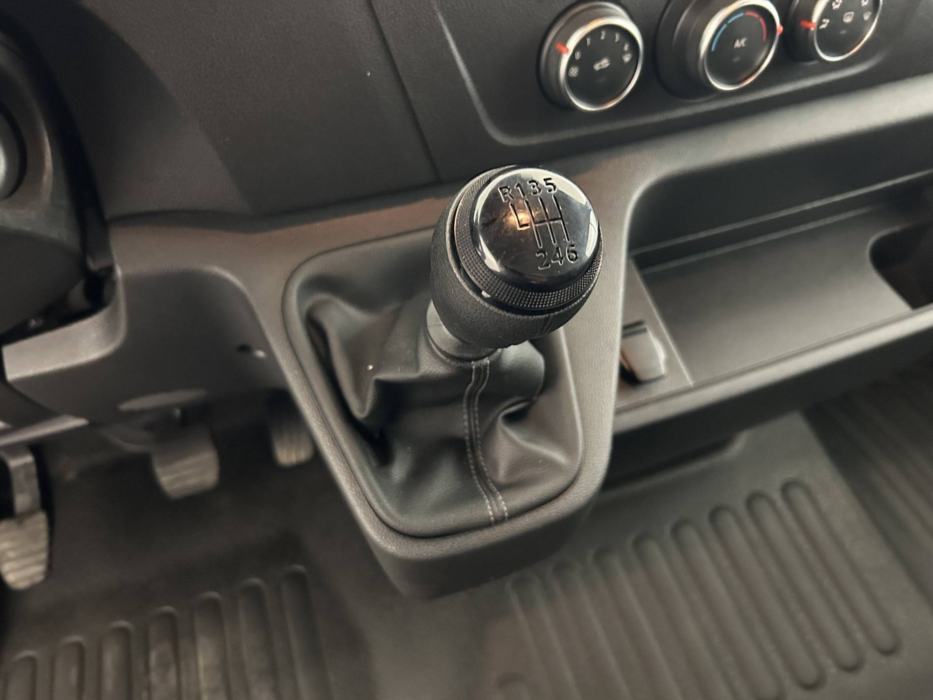 Vente en ligne Renault Master Fourgon MASTER FGN TRAC F3500 L3H3 BLUE DCI 135 au prix de 28 990 €