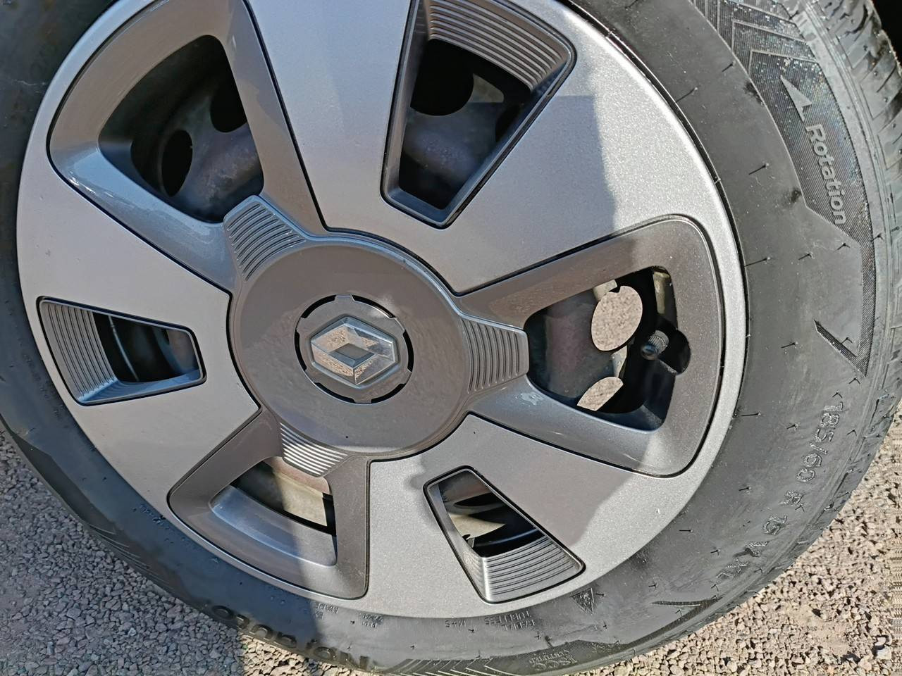 Vente en ligne Renault Twingo 3  1.0 SCe 70 E6C au prix de 8 990 €