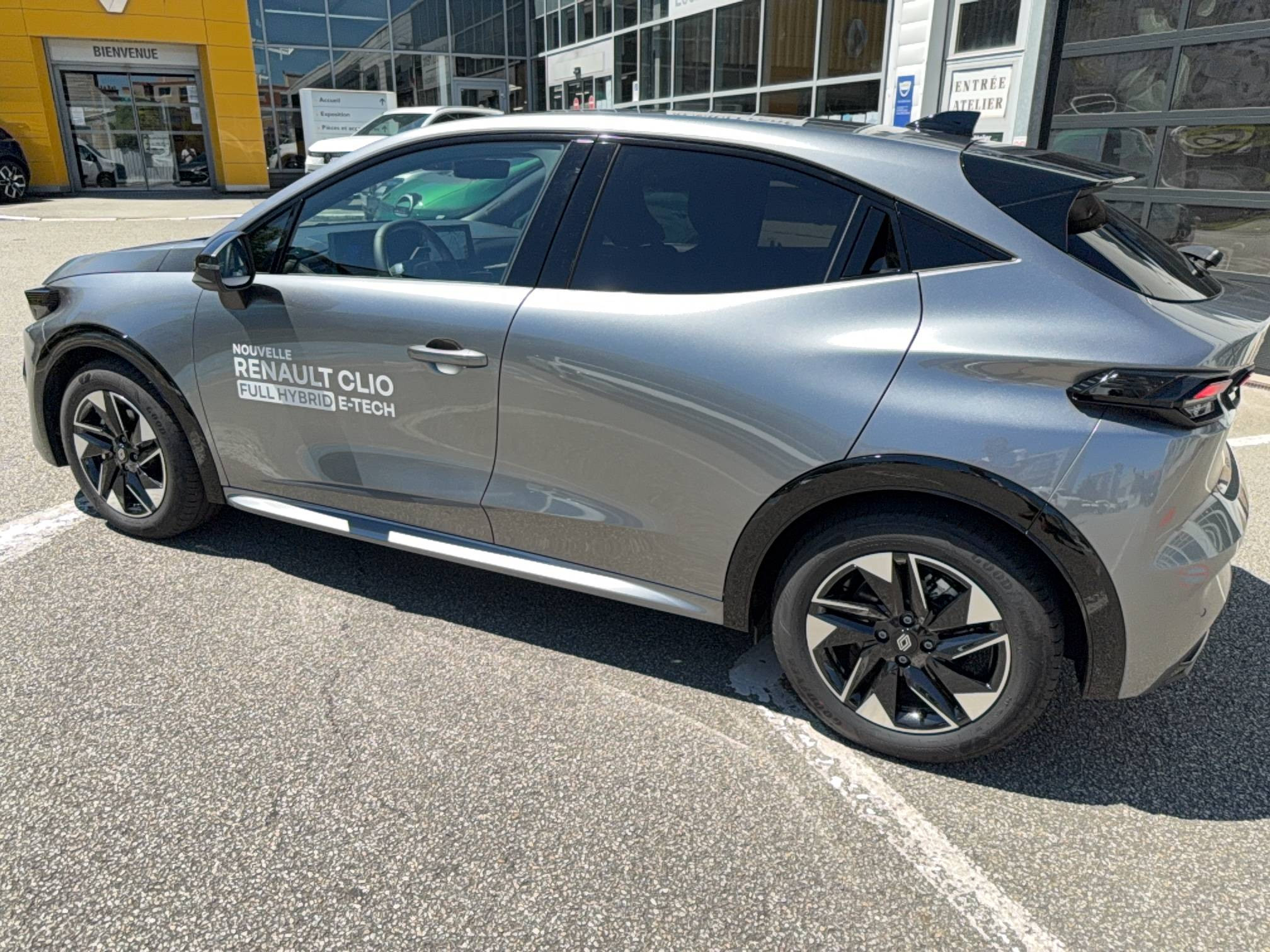 Vente en ligne Renault Clio 6 Clio E-Tech full hybrid 160 ch au prix de 25 990 €
