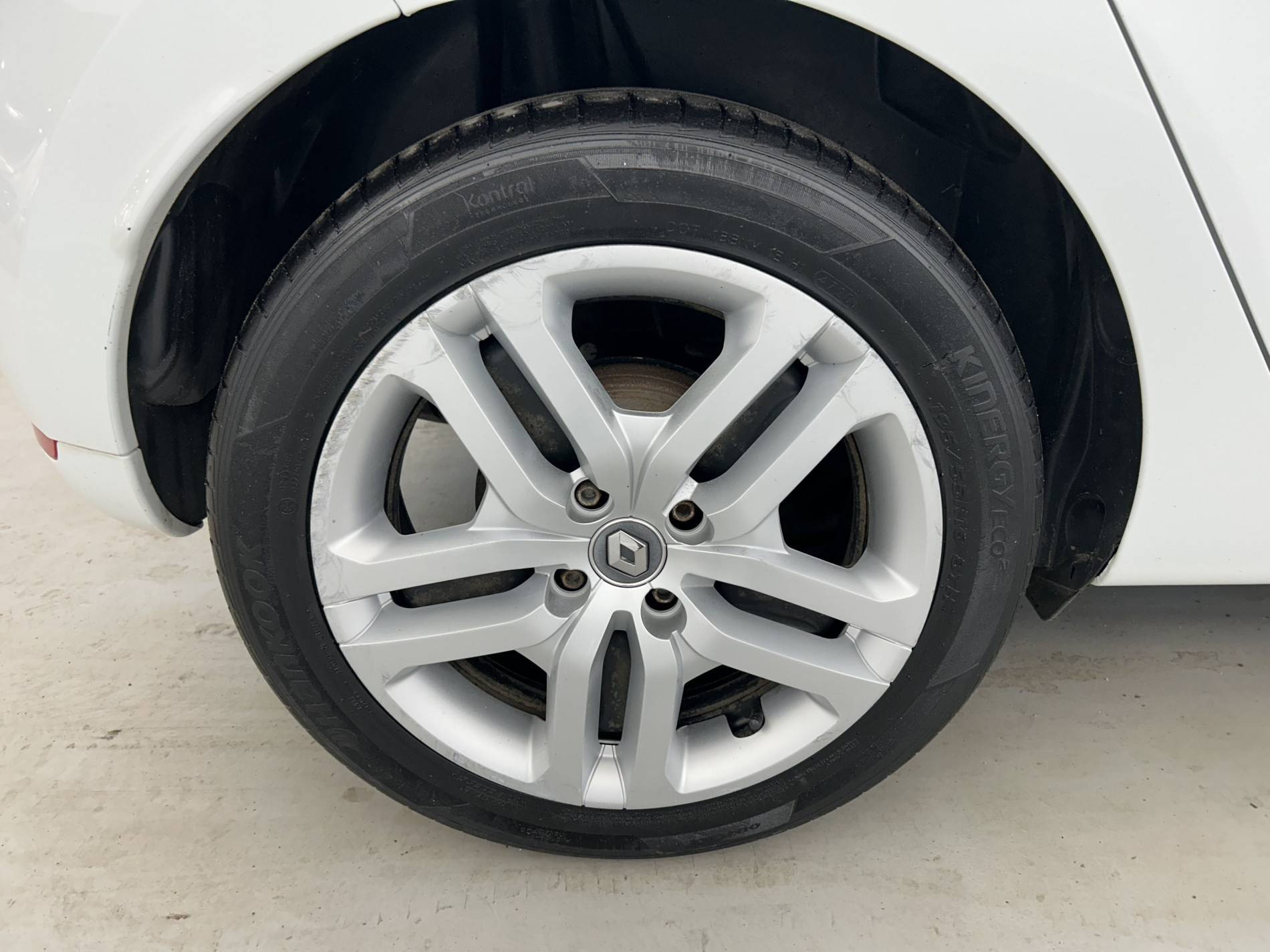 Vente en ligne Renault Clio 4 Clio dCi 75 E6C au prix de 10 890 €