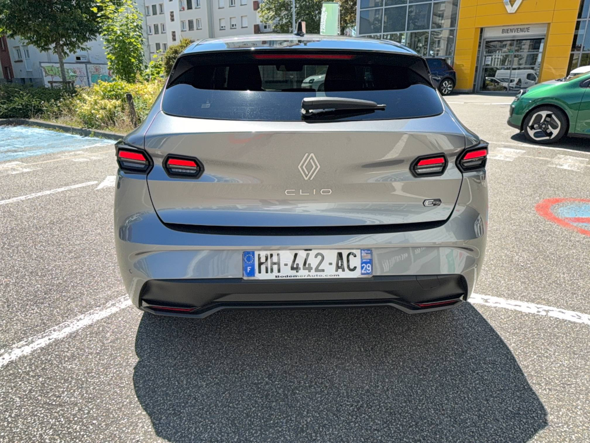 Vente en ligne Renault Clio 6 Clio E-Tech full hybrid 160 ch au prix de 25 990 €