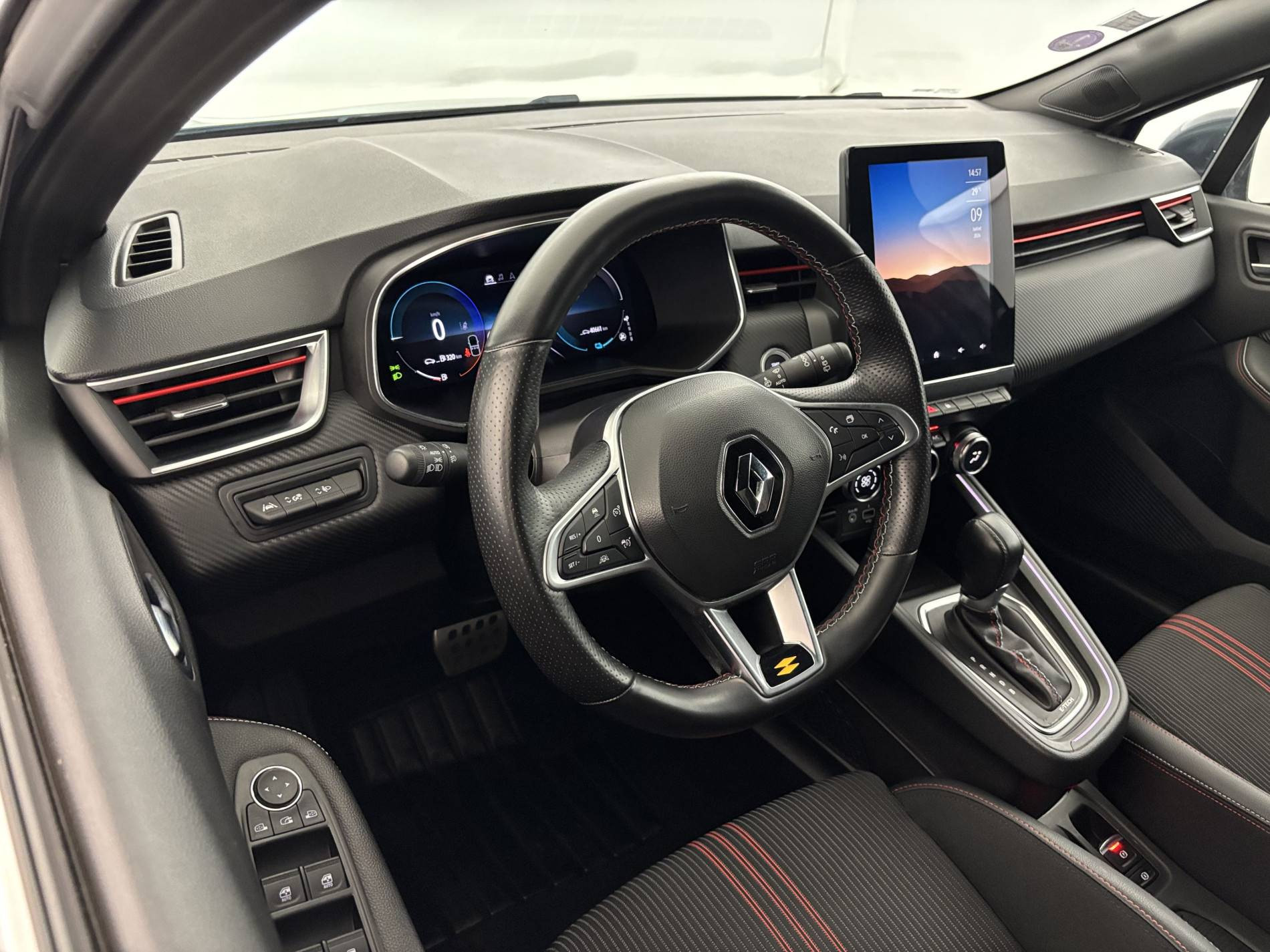 Vente en ligne Renault Clio 5 Clio E-Tech 140 - 21N au prix de 17 990 €