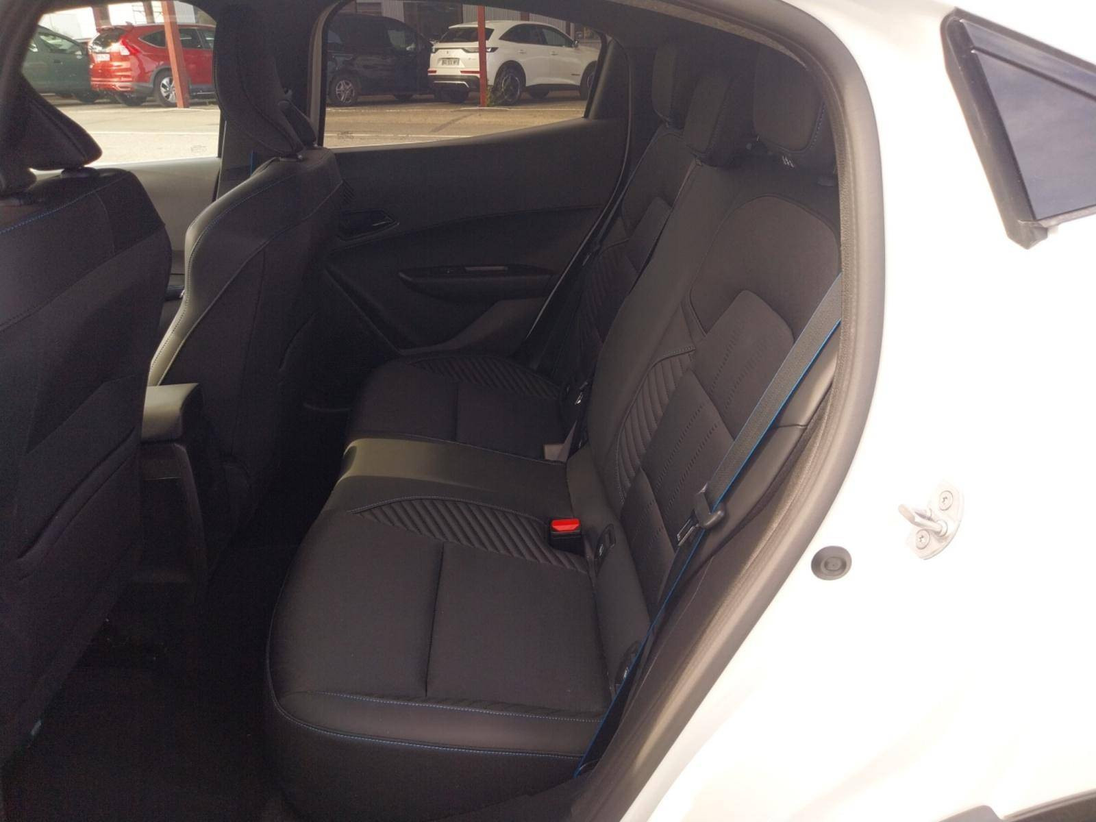 Vente en ligne Renault Clio 6 Clio E-Tech full hybrid 160 ch au prix de 28 490 €
