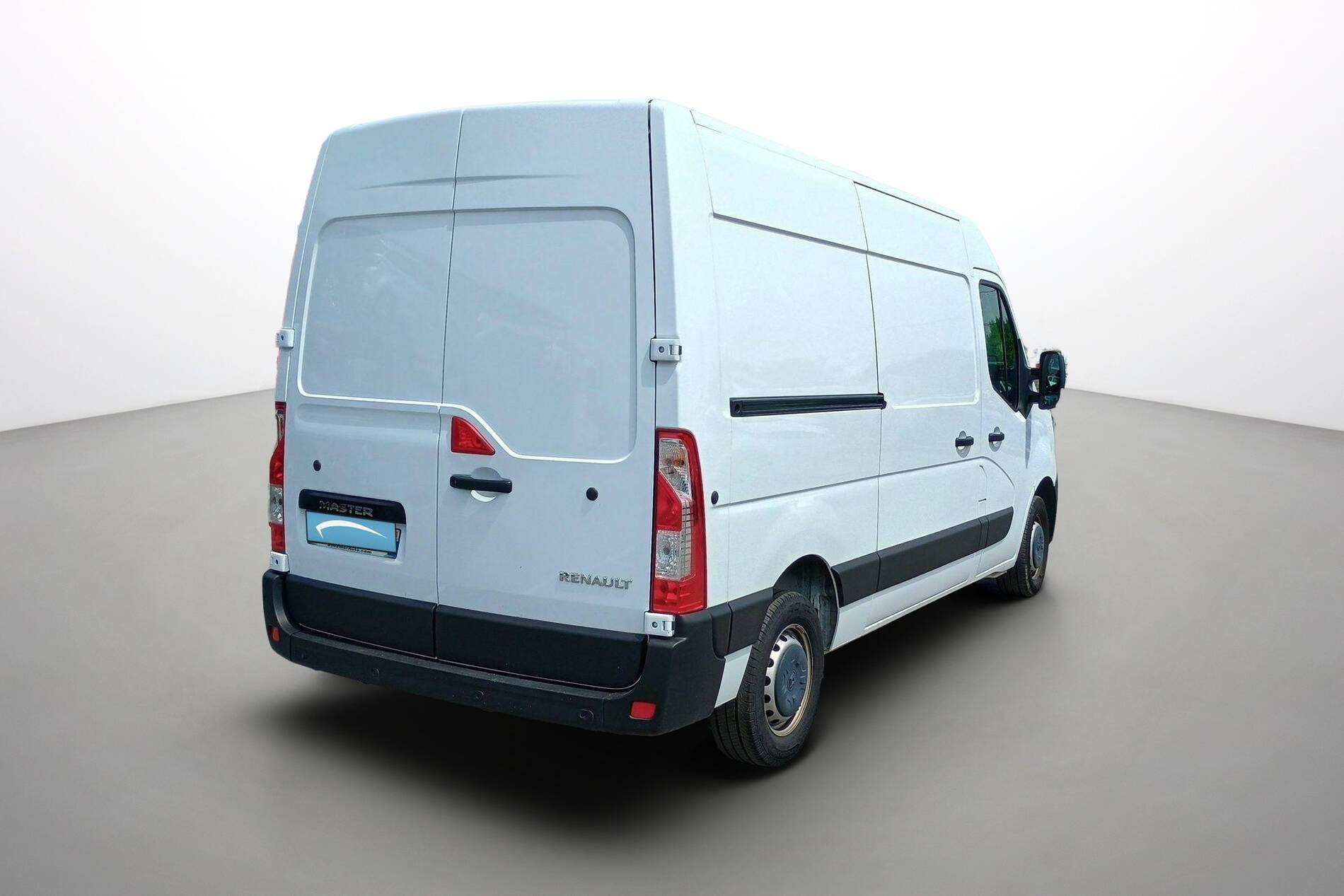 Vente en ligne Renault Master Fourgon MASTER FGN TRAC F3500 L2H2 BLUE DCI 135 au prix de 24 990 €