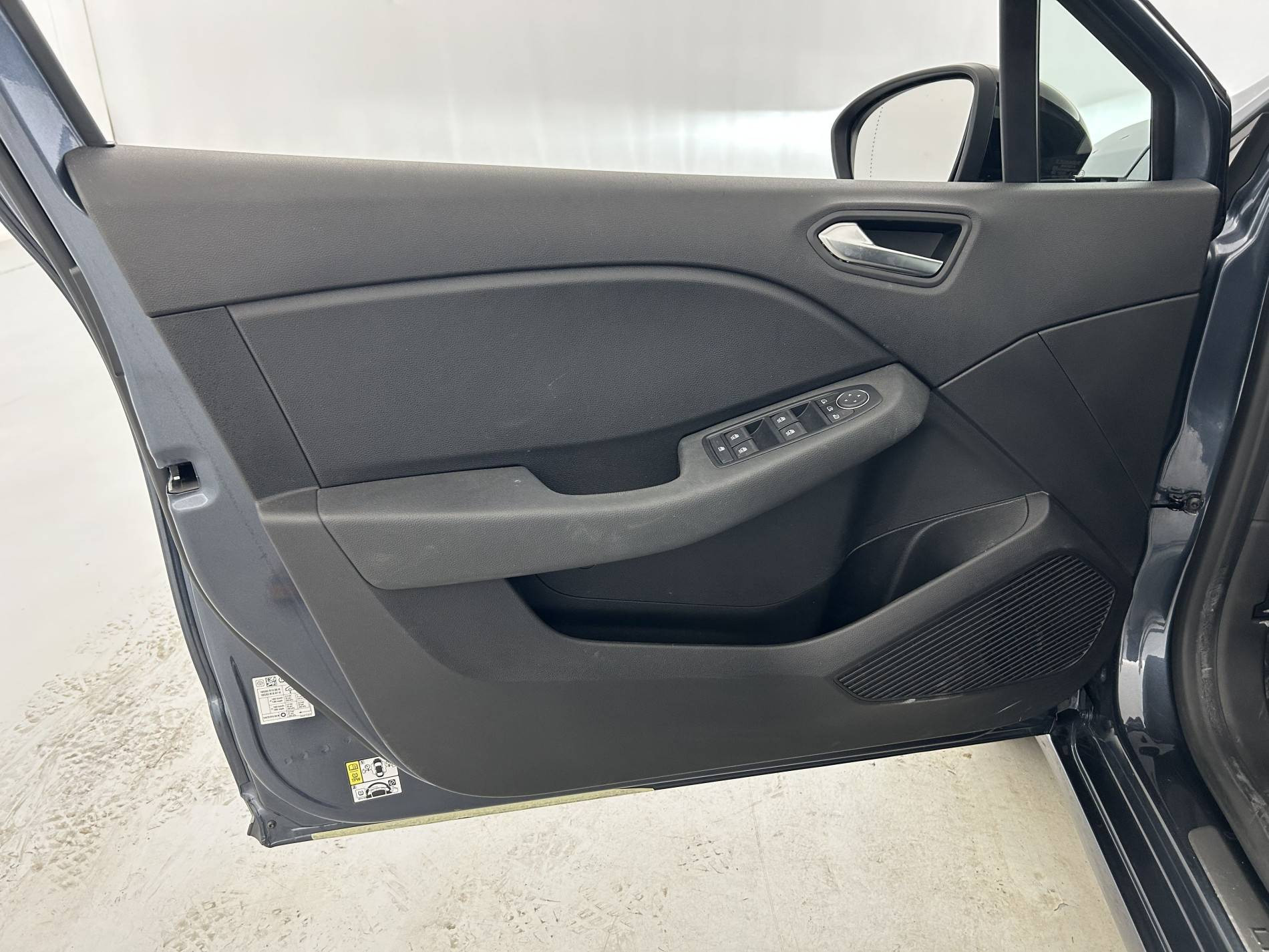 Vente en ligne Renault Clio 5 Clio E-Tech 140 - 21N au prix de 17 000 €