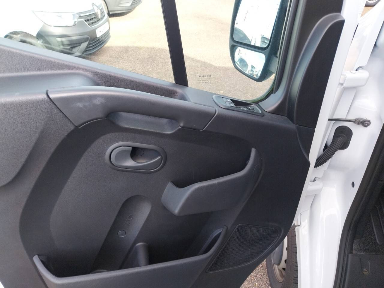 Vente en ligne Renault Master Fourgon MASTER FGN TRAC F3500 L2H2 BLUE DCI 135 au prix de 23 990 €