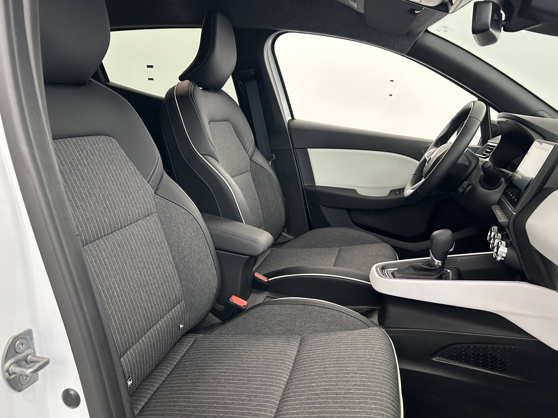 Vente en ligne Renault Clio 5 Clio E-Tech hybride 145 au prix de 17 970 €
