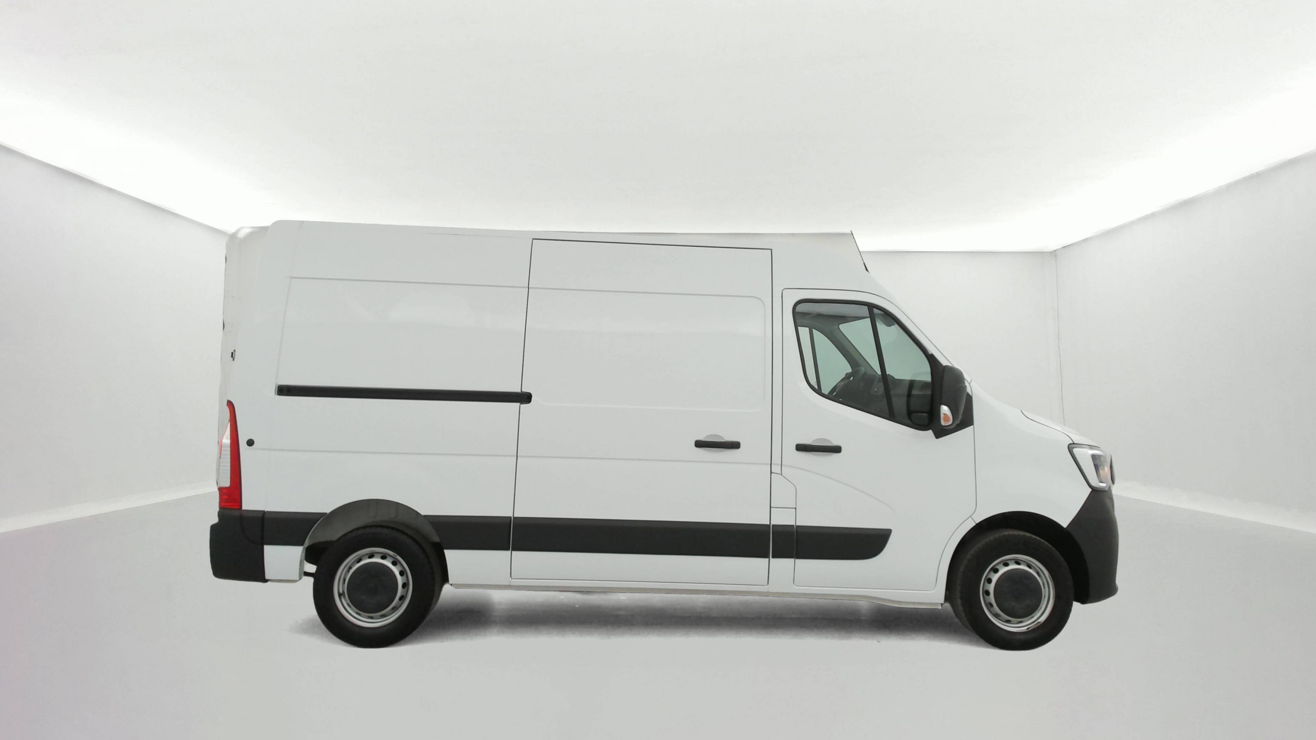 Vente en ligne Renault Master Fourgon MASTER FGN TRAC F3500 L2H2 BLUE DCI 135 au prix de 24 790 €