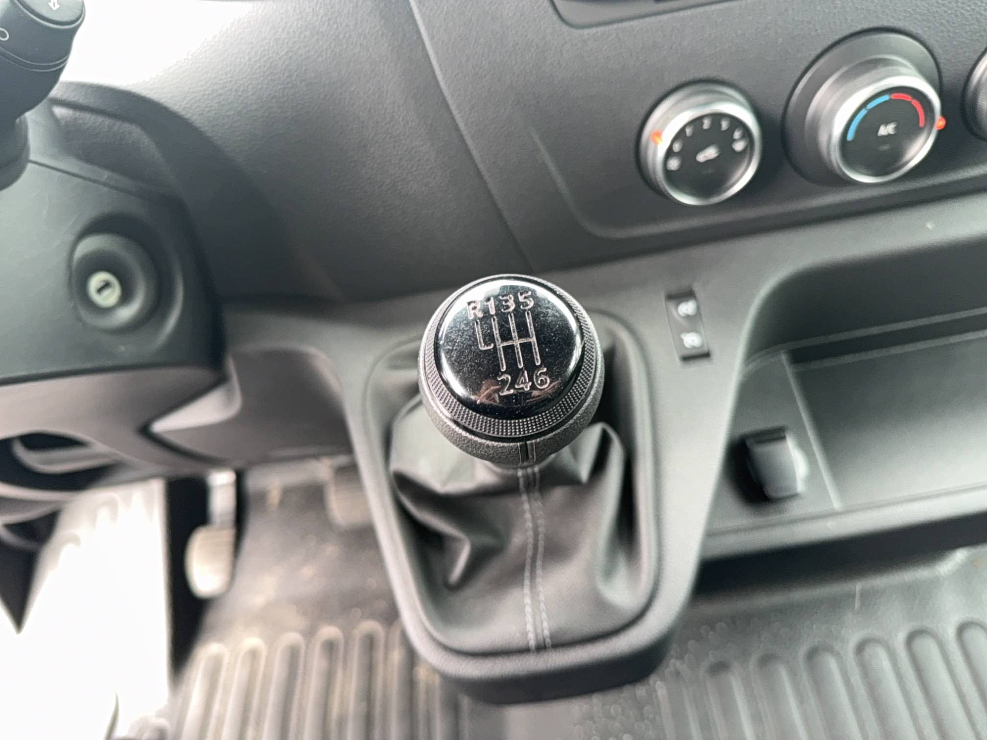 Vente en ligne Renault Master Fourgon MASTER FGN TRAC F3500 L2H2 BLUE DCI 135 au prix de 25 490 €