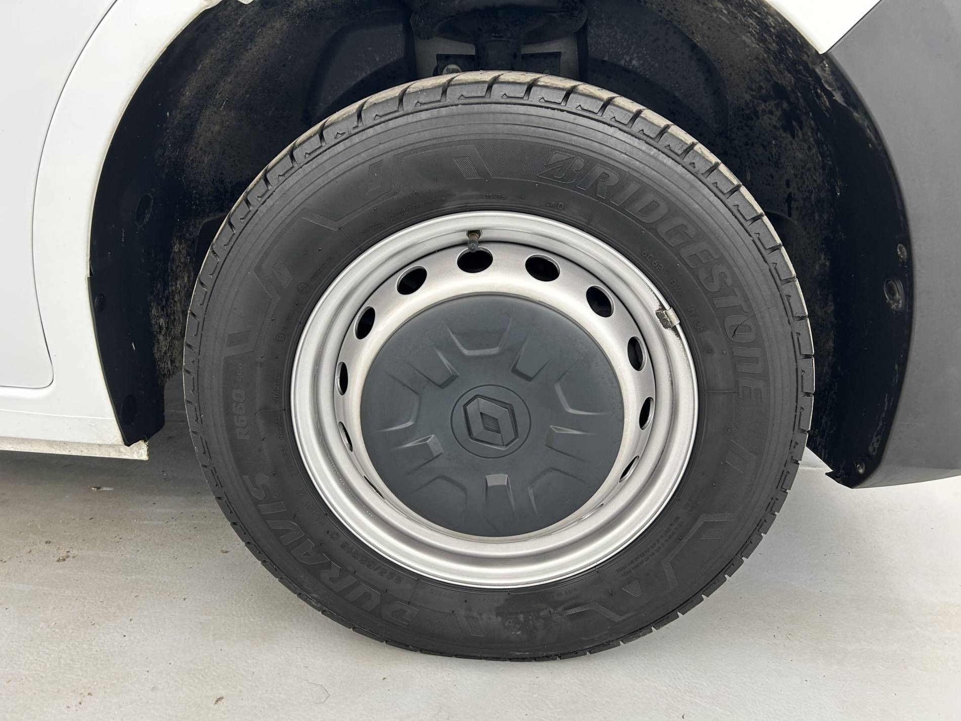 Vente en ligne Renault Master Fourgon MASTER FGN TRAC F3500 L3H3 BLUE DCI 135 au prix de 29 400 €