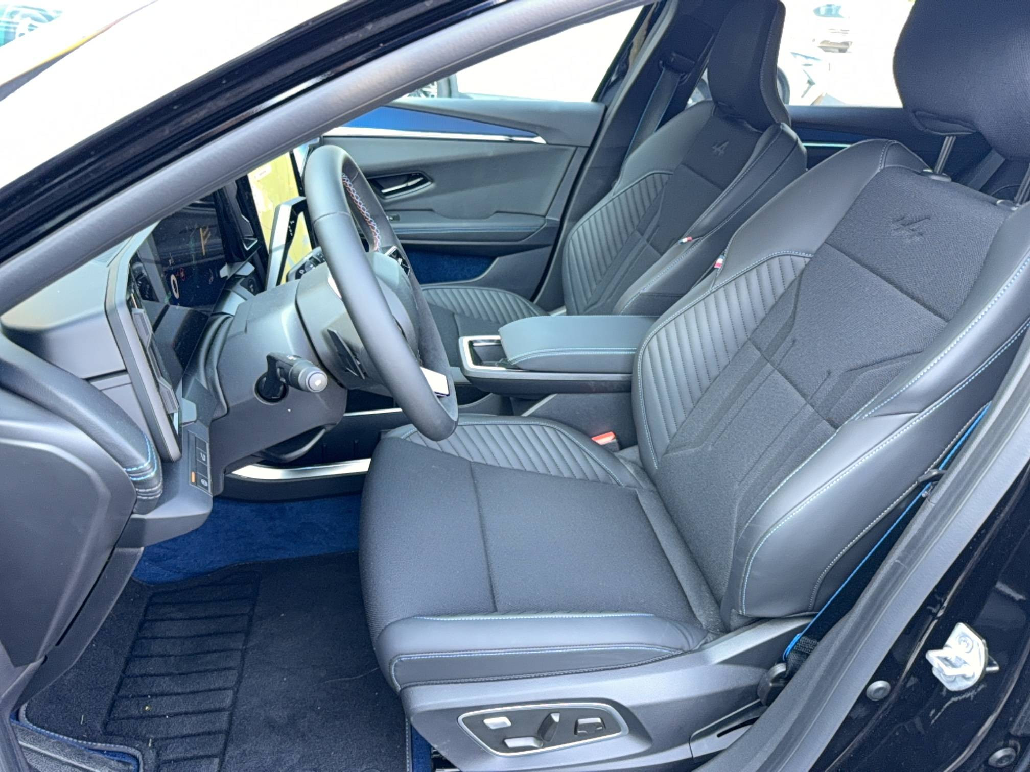 Vente en ligne Renault Scenic E-Tech Scenic E-Tech électrique 220 ch grande autonomie au prix de 47 900 €