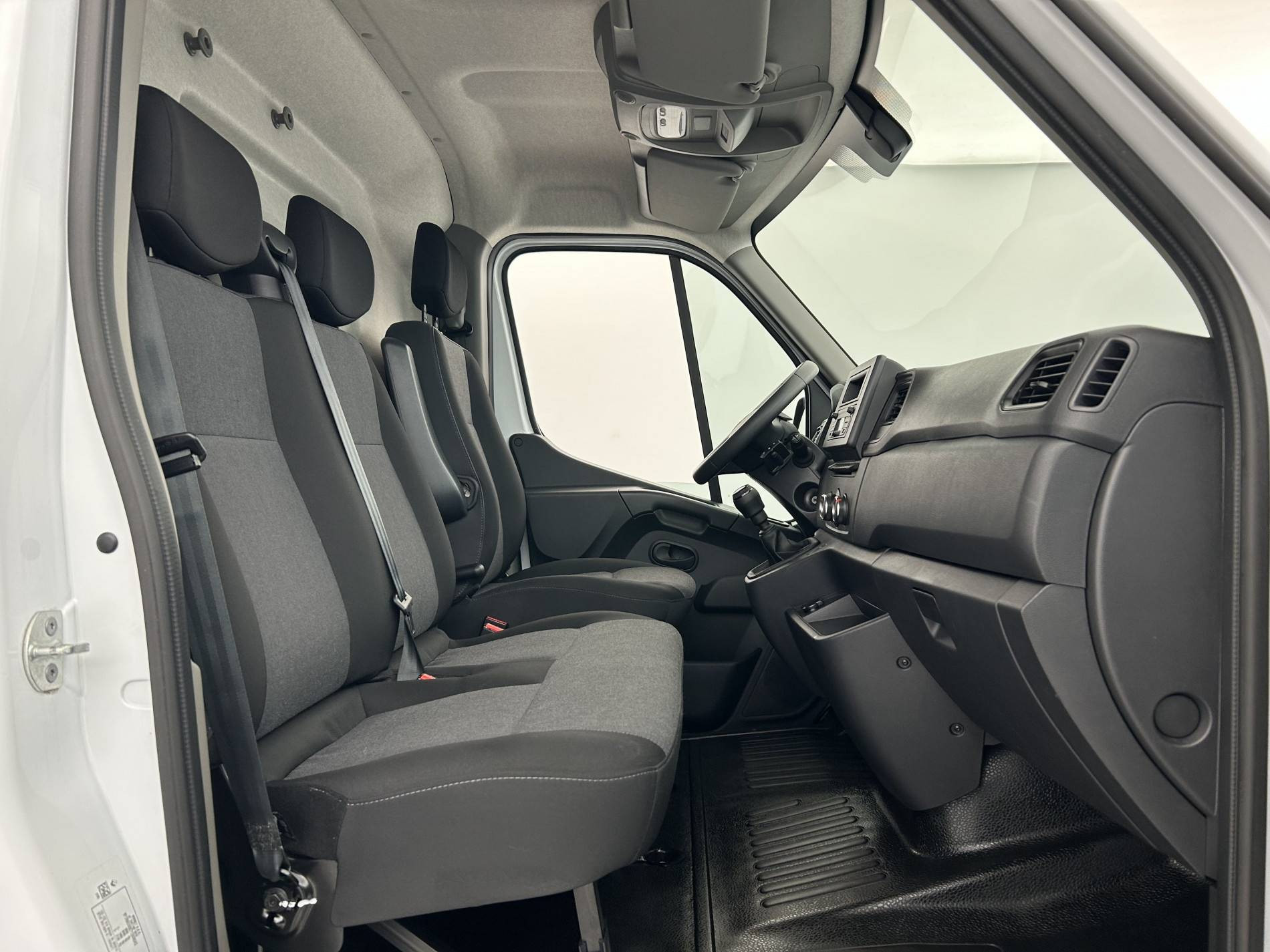 Vente en ligne Renault Master Fourgon MASTER FGN TRAC F3500 L2H2 BLUE DCI 135 au prix de 27 990 €