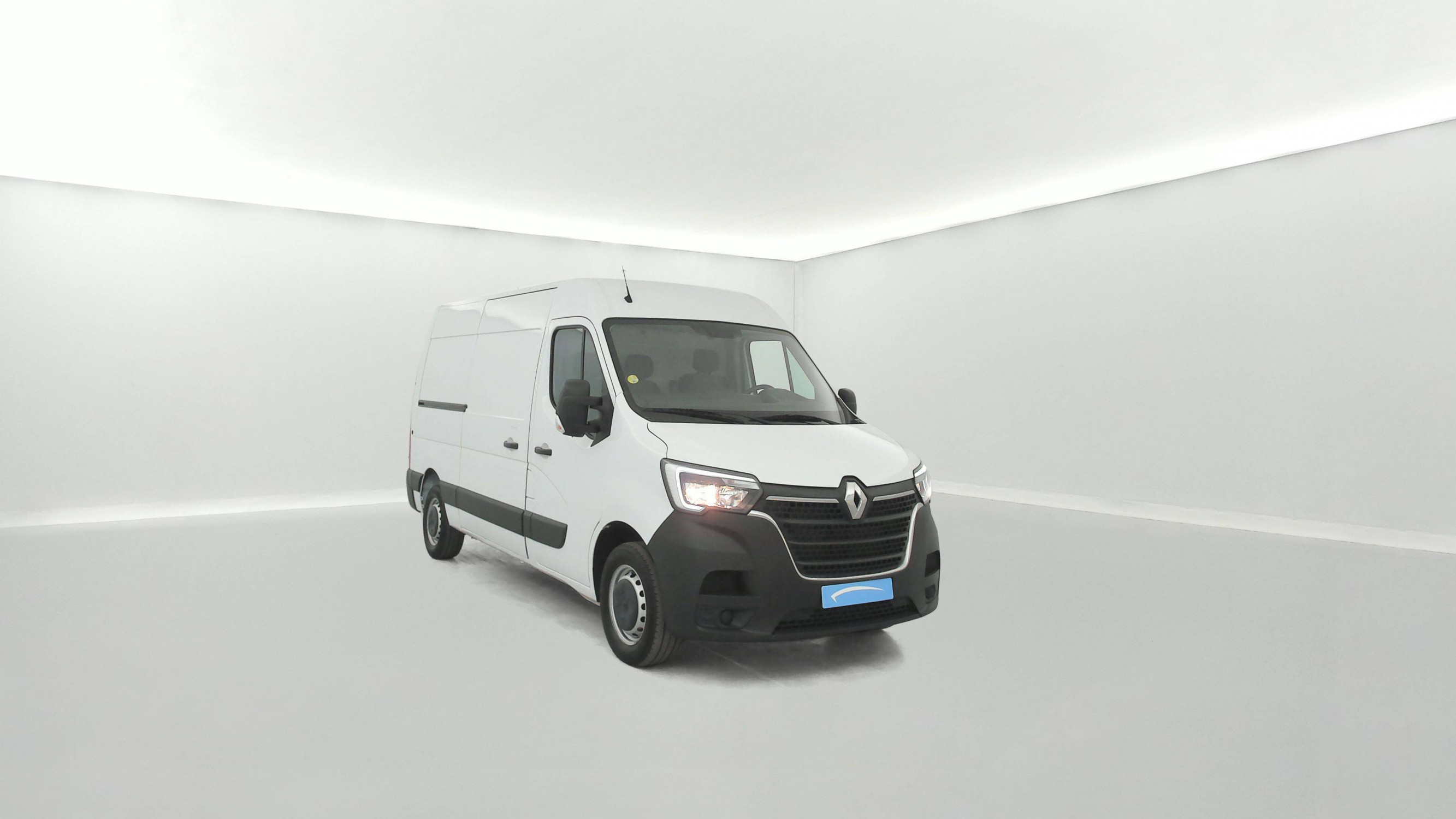 Vente en ligne Renault Master Fourgon MASTER FGN TRAC F3500 L2H2 BLUE DCI 135 au prix de 23 590 €