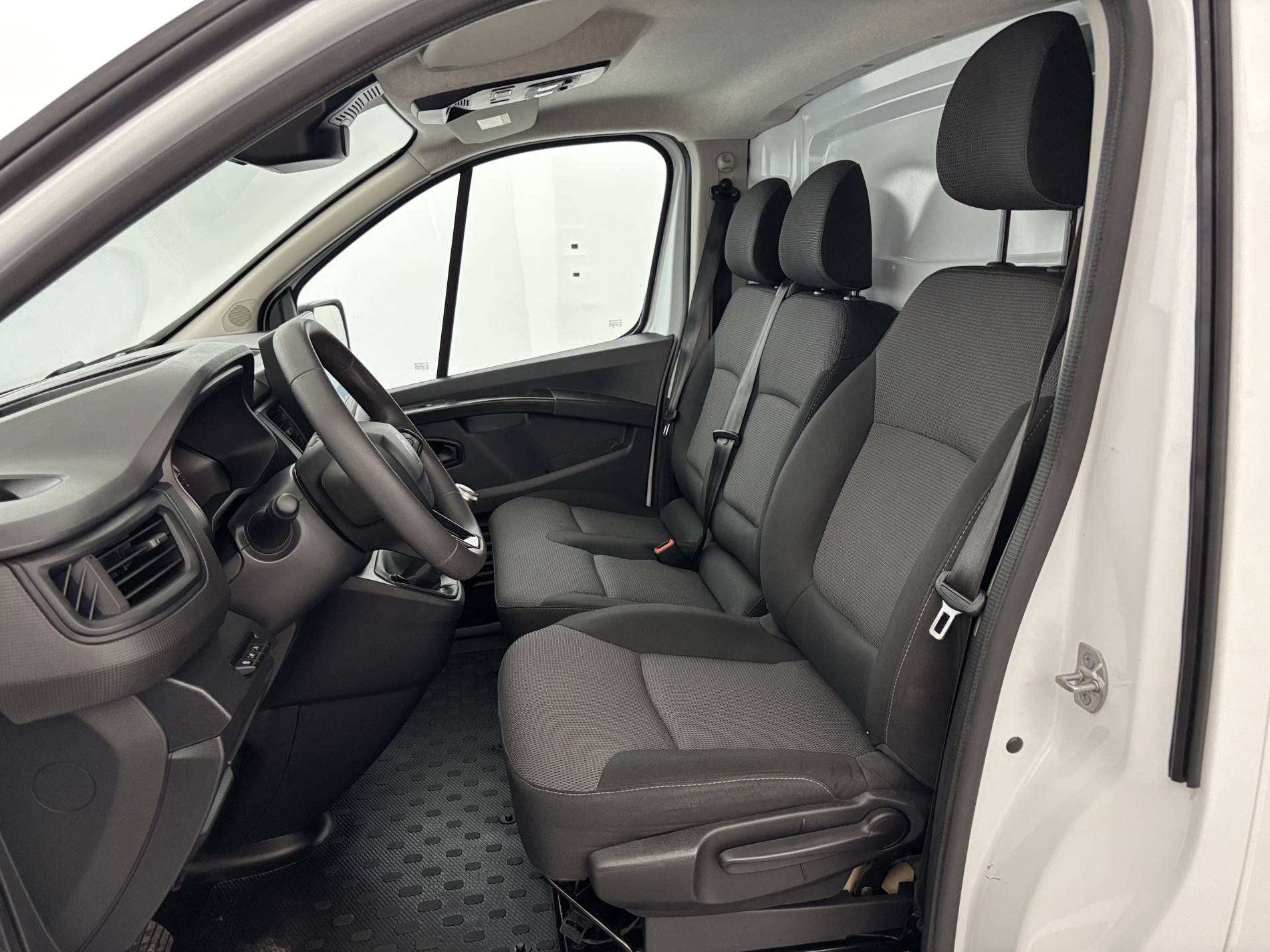 Vente en ligne Renault Trafic 3 Fourgon TRAFIC FG BLUE DCI 130 L1H1 3T GSR2 au prix de 22 990 €