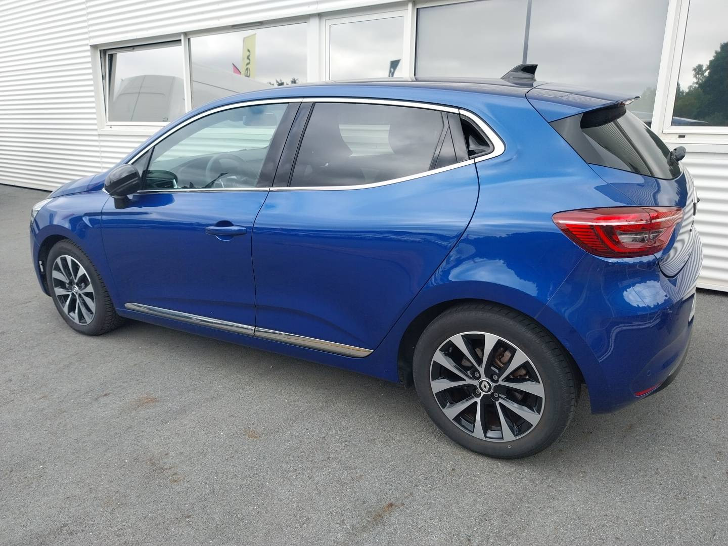 Vente en ligne Renault Clio 5 Clio E-Tech full hybrid 145 au prix de 18 390 €
