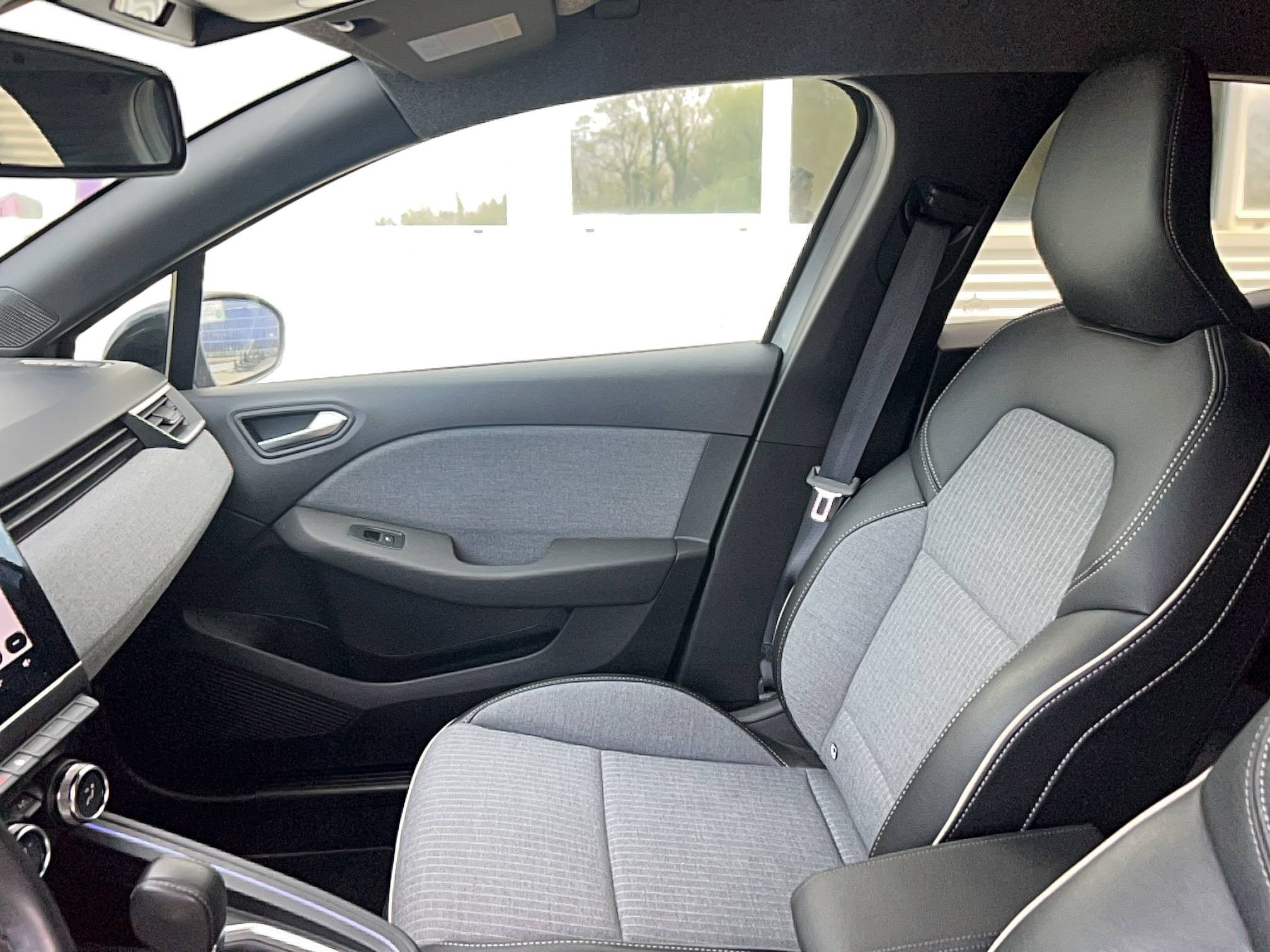 Vente en ligne Renault Clio 5 Clio E-Tech full hybrid 145 au prix de 18 590 €