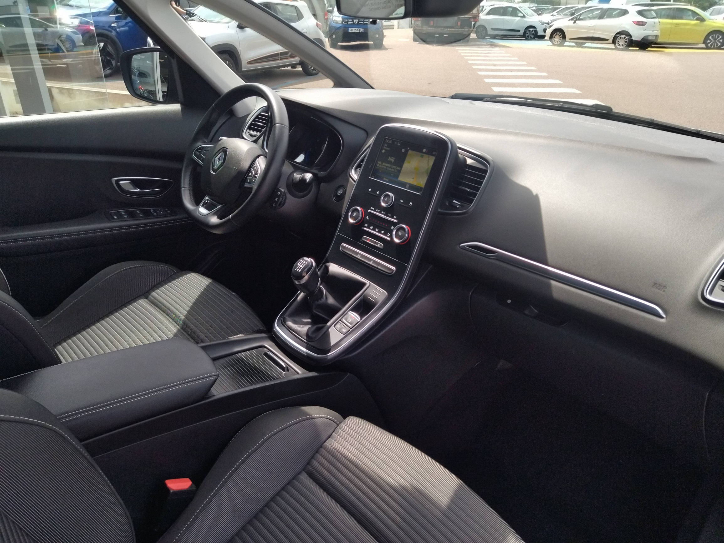 Vente en ligne Renault Scenic 4 Scenic Blue dCi 120 au prix de 16 990 €
