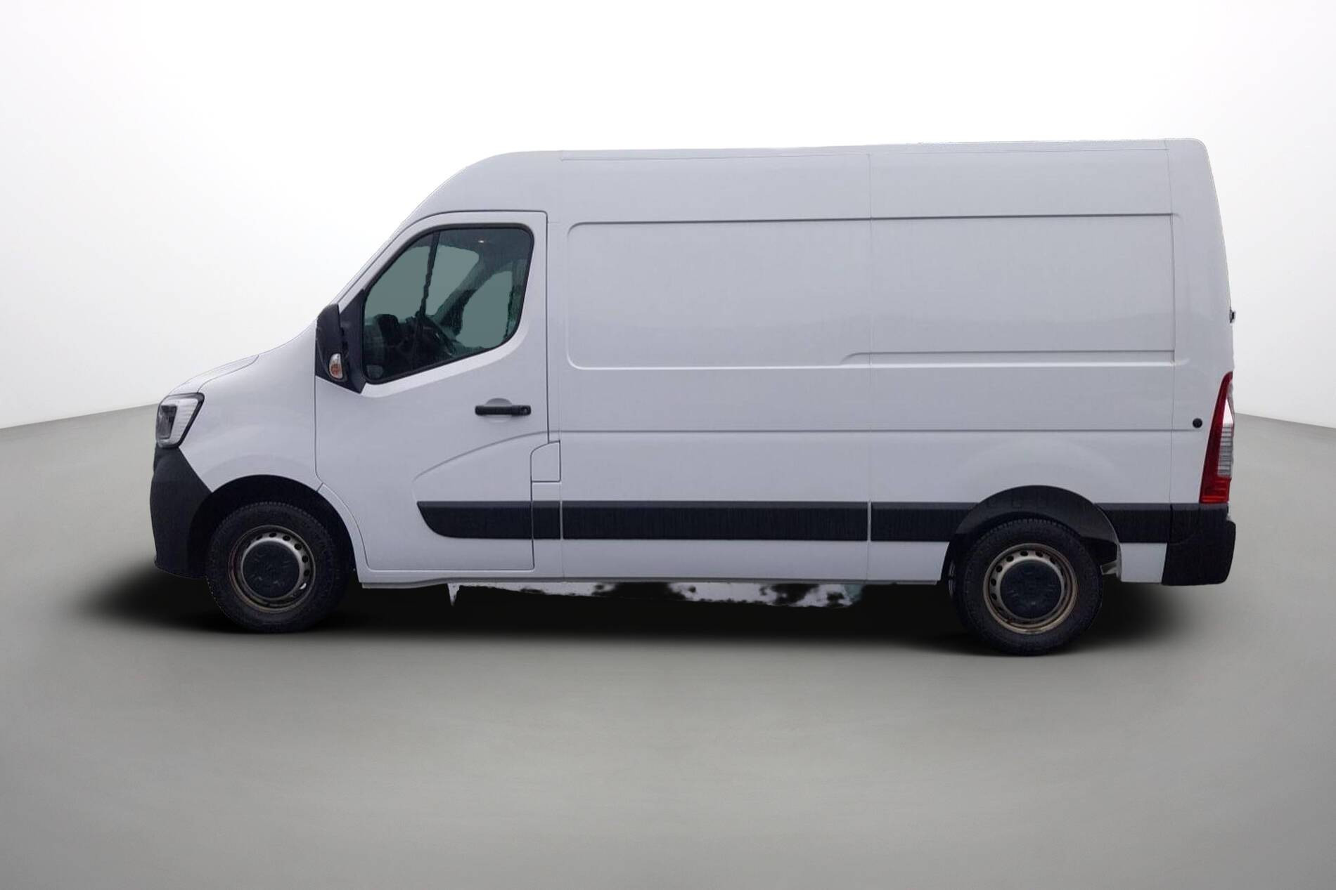 Vente en ligne Renault Master Fourgon MASTER FGN TRAC F3500 L2H2 BLUE DCI 135 au prix de 26 990 €