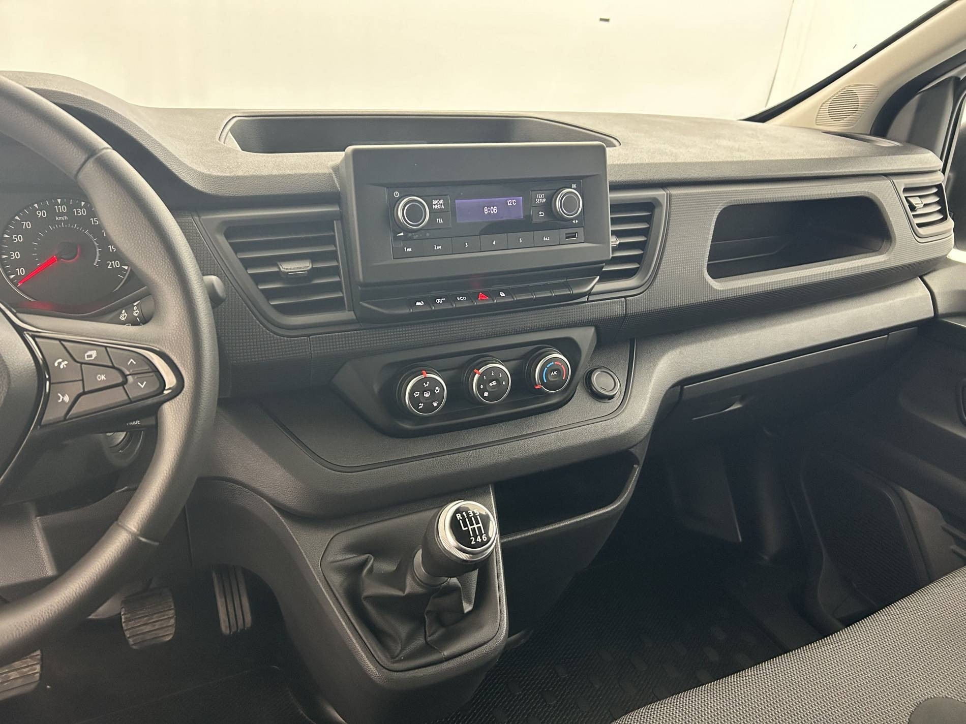 Vente en ligne Renault Trafic 3 Fourgon TRAFIC FGN L1H1 3T BLUE DCI 130 GSR2 au prix de 23 990 €