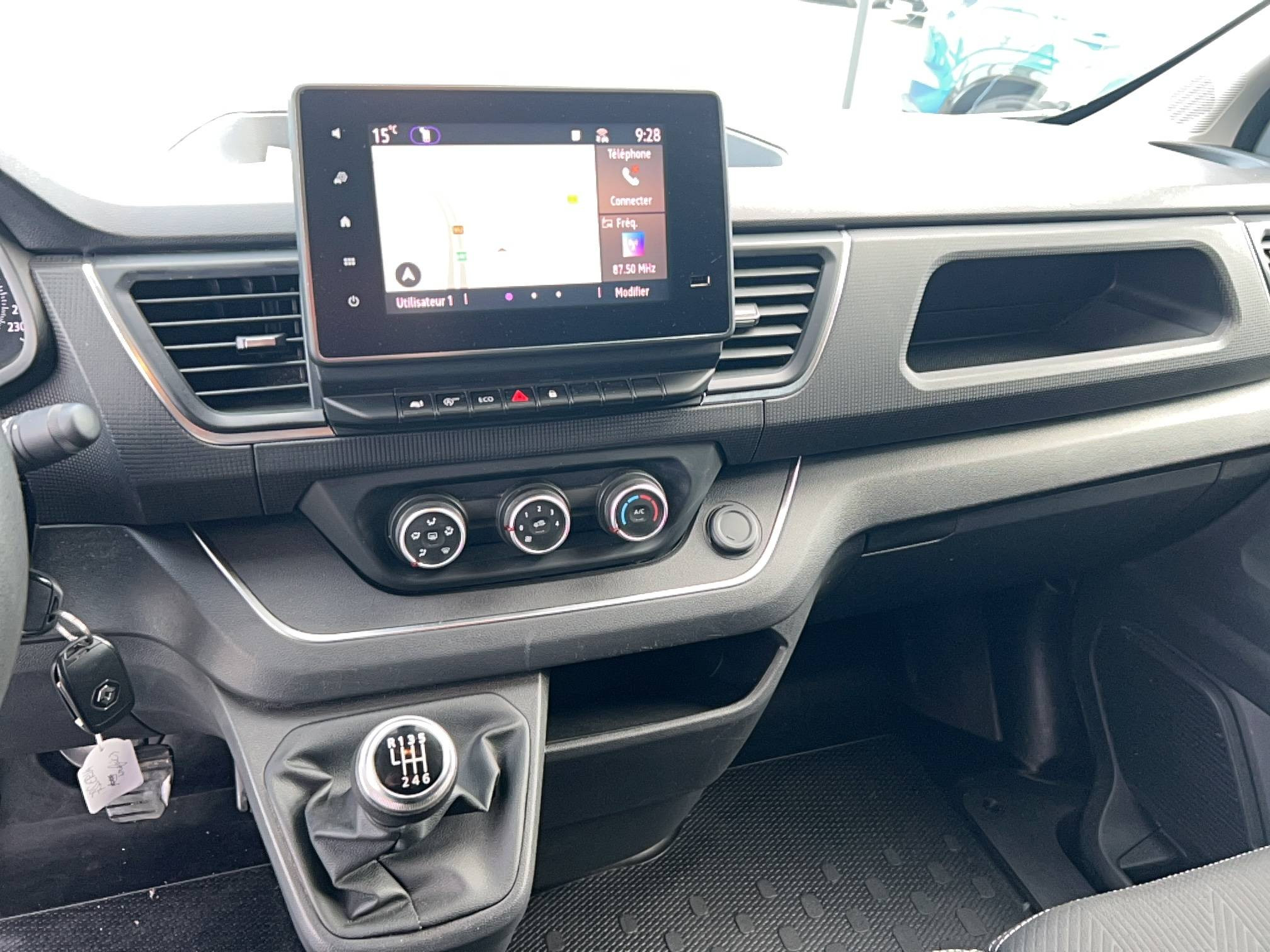 Vente en ligne Renault Trafic 3 Fourgon TRAFIC FGN L2H1 3000 KG BLUE DCI 130 au prix de 17 990 €