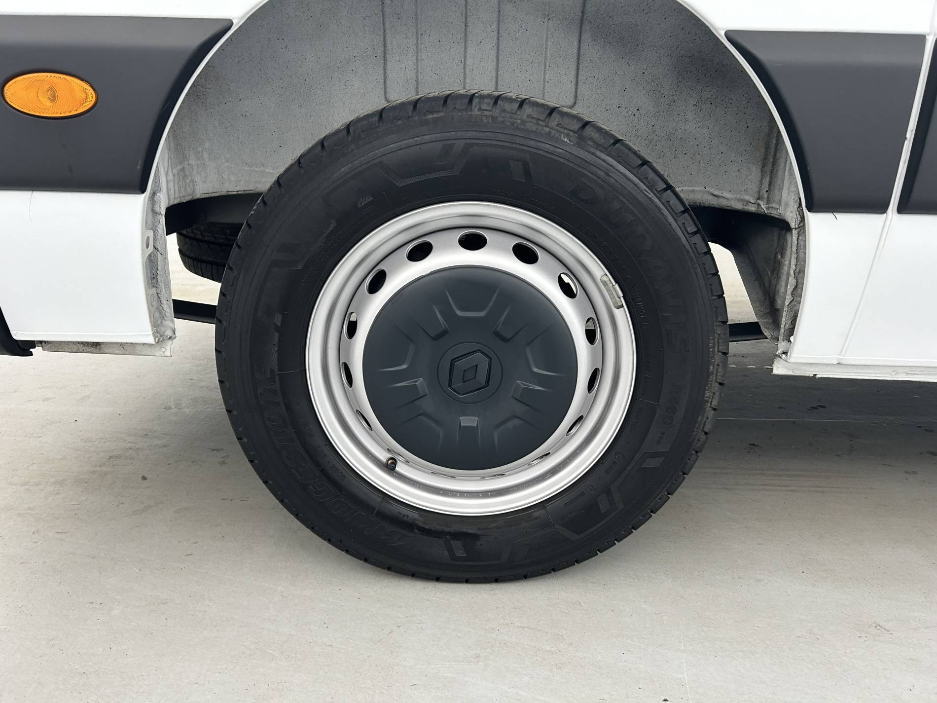 Vente en ligne Renault Master Fourgon MASTER FGN TRAC F3500 L3H3 BLUE DCI 135 au prix de 28 790 €