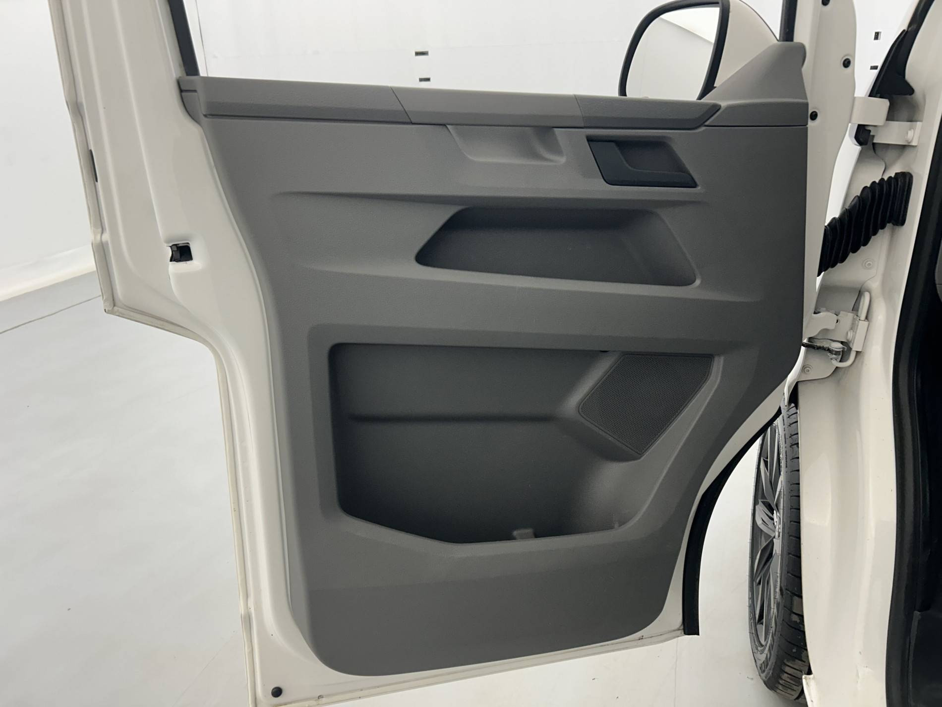 Vente en ligne Volkswagen Transporter  L1H1 2.0 TDI 110 BVM5 au prix de 22 690 €