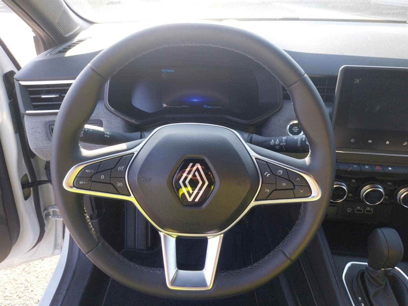 Vente en ligne Renault Clio 5 Clio E-Tech full hybrid 145 au prix de 17 990 €