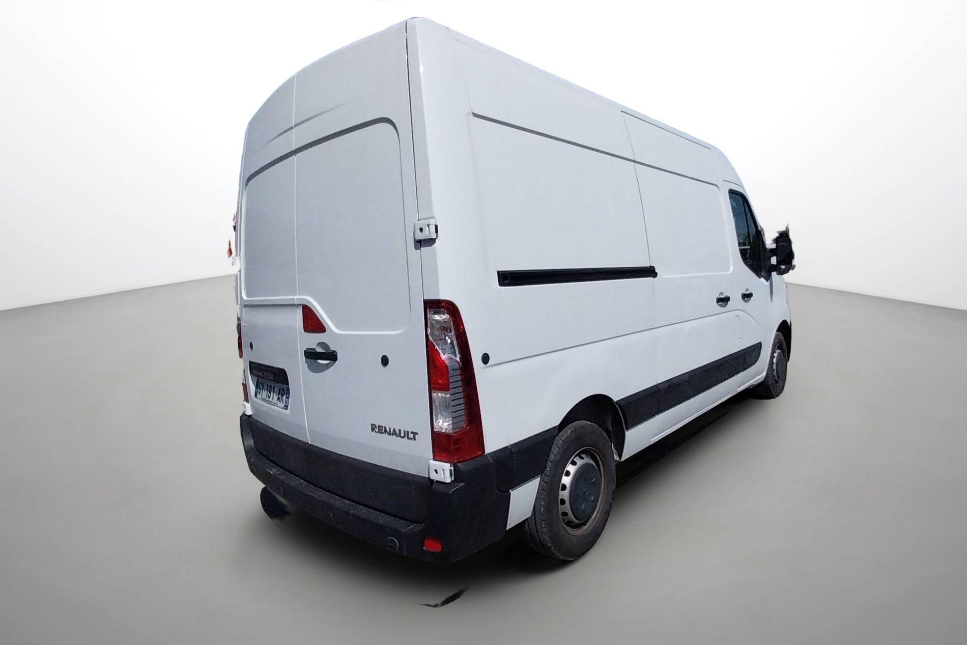 Vente en ligne Renault Master Fourgon MASTER FGN TRAC F3500 L2H2 BLUE DCI 135 au prix de 26 990 €