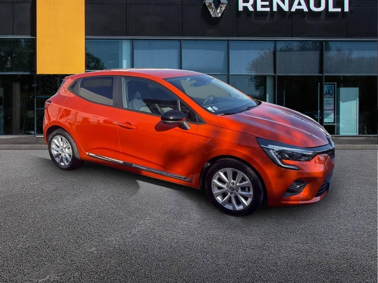 Vente en ligne Renault Clio 5 Clio E-Tech full hybrid 145 au prix de 16 490 €