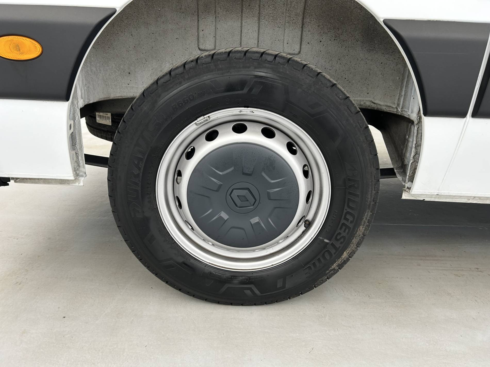 Vente en ligne Renault Master Fourgon MASTER FGN TRAC F3500 L3H3 BLUE DCI 135 au prix de 28 790 €