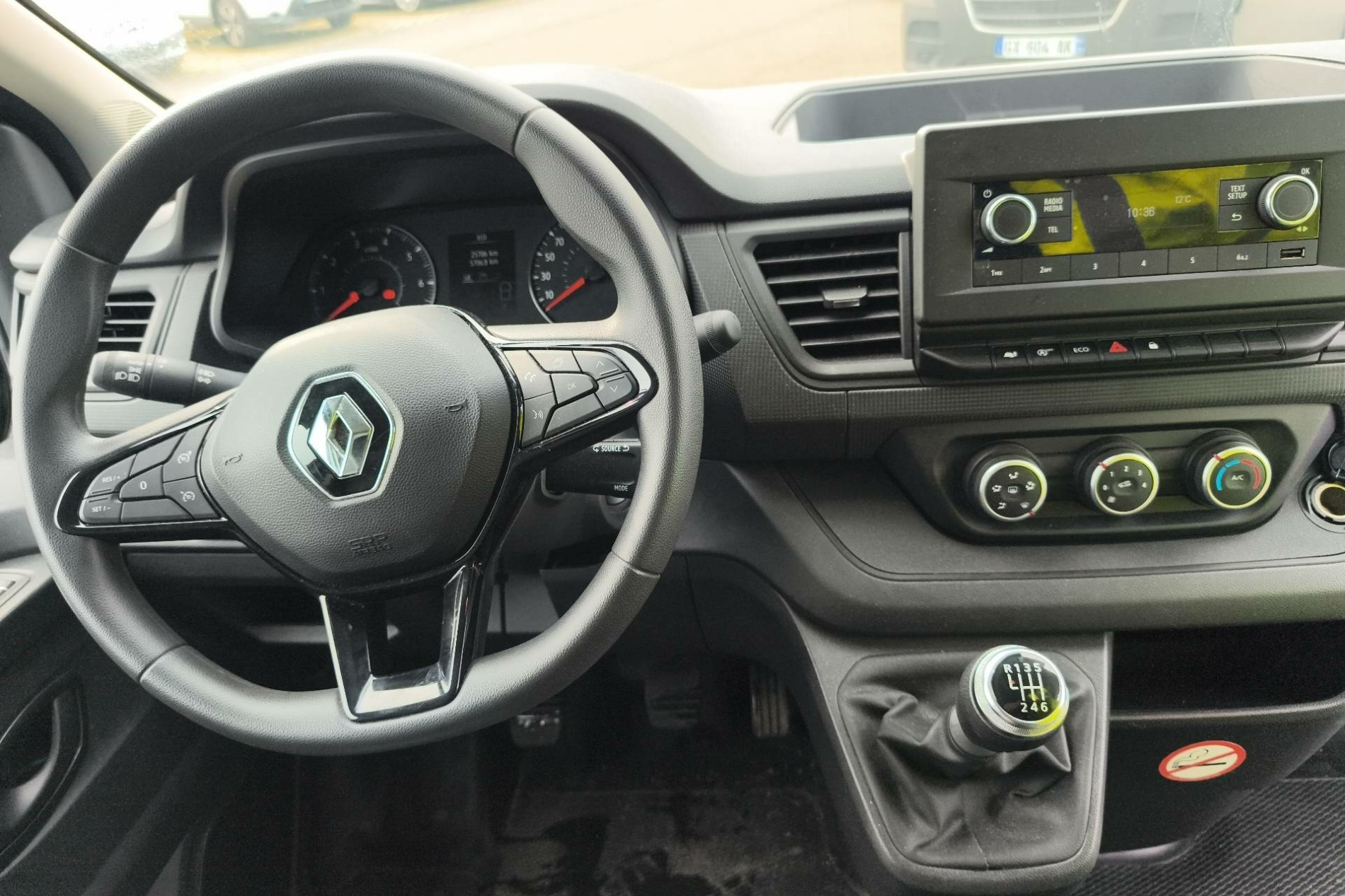 Vente en ligne Renault Trafic 3 Fourgon TRAFIC FGN L2H1 3000 KG BLUE DCI 130 au prix de 24 990 €