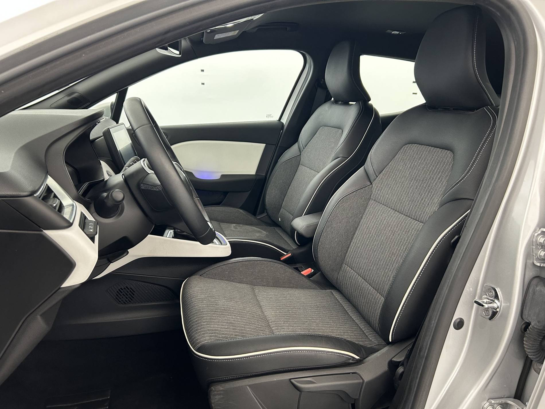 Vente en ligne Renault Clio 5 Clio E-Tech 140 - 21N au prix de 16 500 €