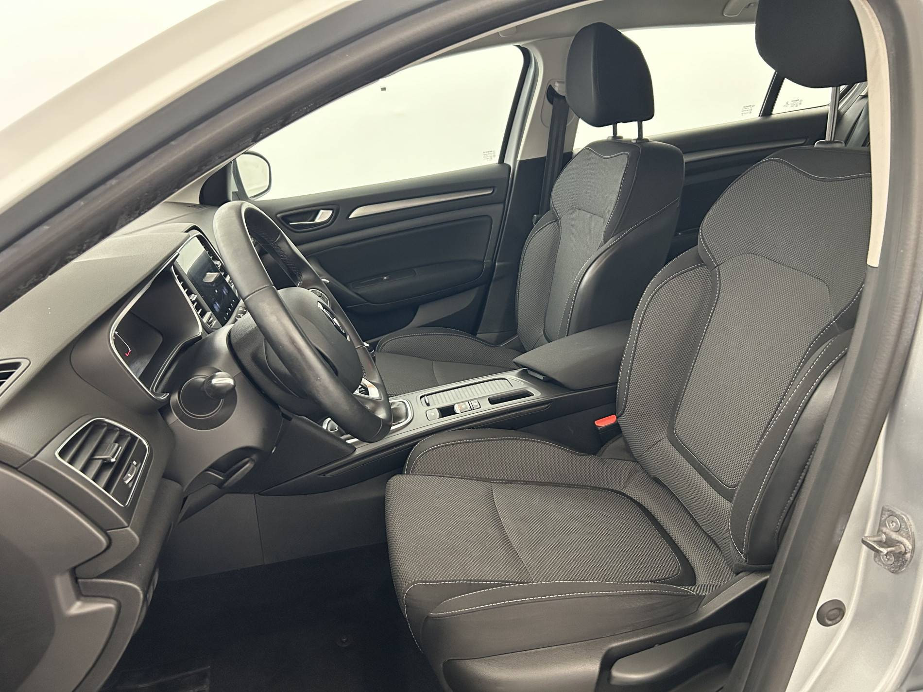 Vente en ligne Renault Megane 4 Estate  Blue dCi 115 au prix de 14 990 €