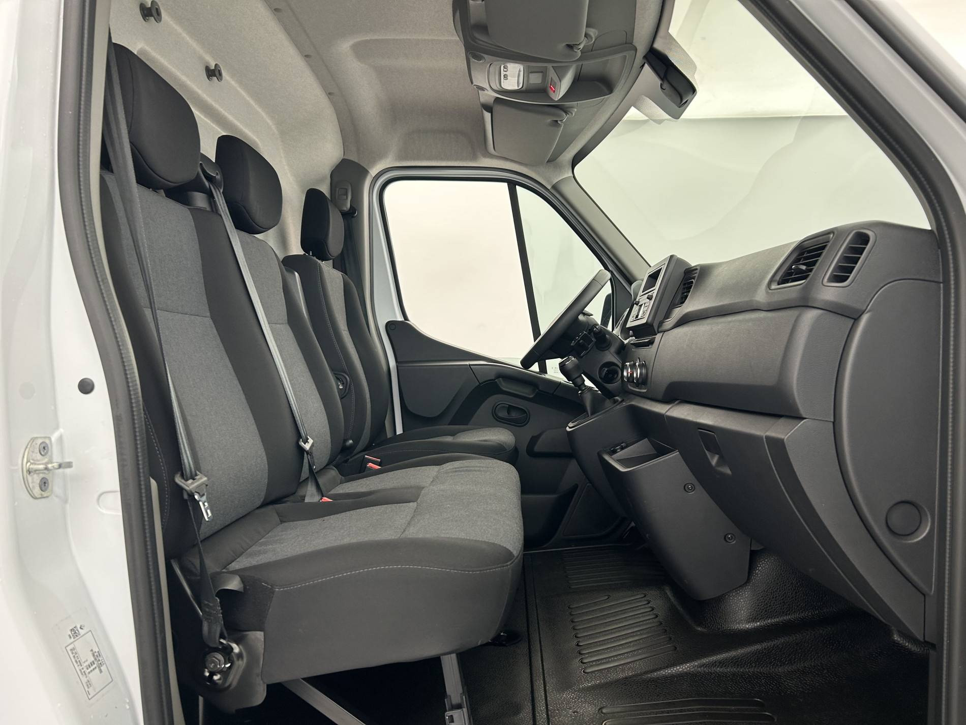 Vente en ligne Renault Master Fourgon MASTER FGN TRAC F3500 L2H2 BLUE DCI 135 au prix de 27 990 €