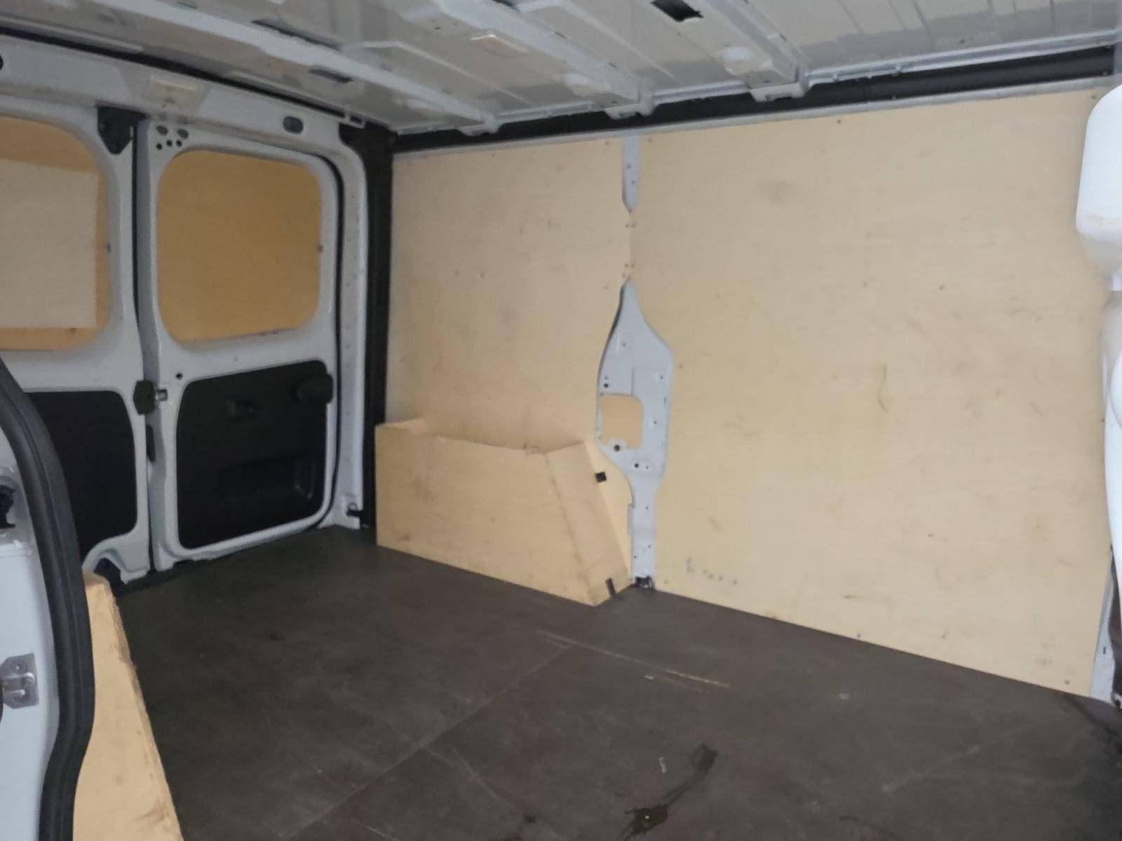 Vente en ligne Renault Trafic 3 Fourgon TRAFIC FG BLUE DCI 150 L1H1 2T8 GSR2 au prix de 23 940 €