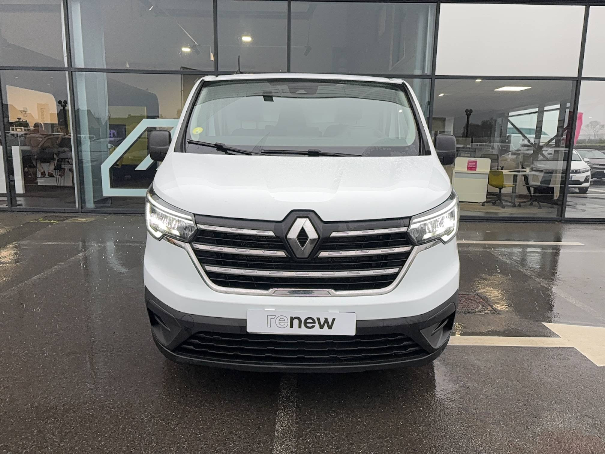 Vente en ligne Renault Trafic 3 Fourgon TRAFIC FGN L1H1 2800 KG BLUE DCI 130 au prix de 17 500 €
