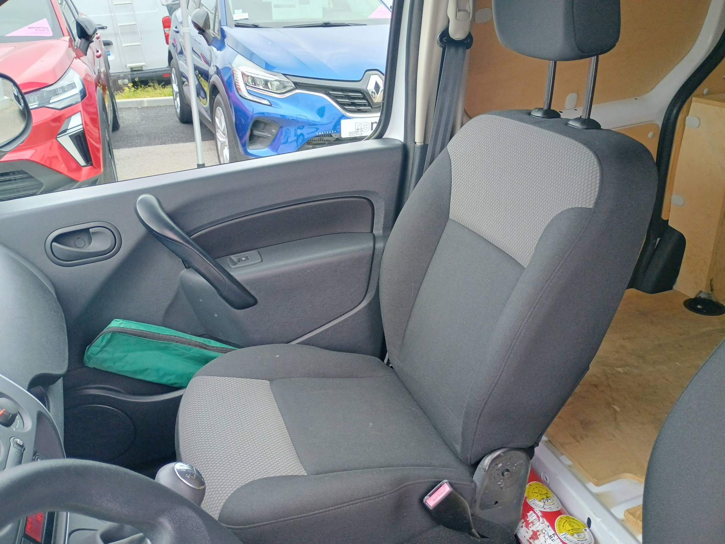 Vente en ligne Renault Kangoo Express  BLUE DCI 80 au prix de 12 290 €