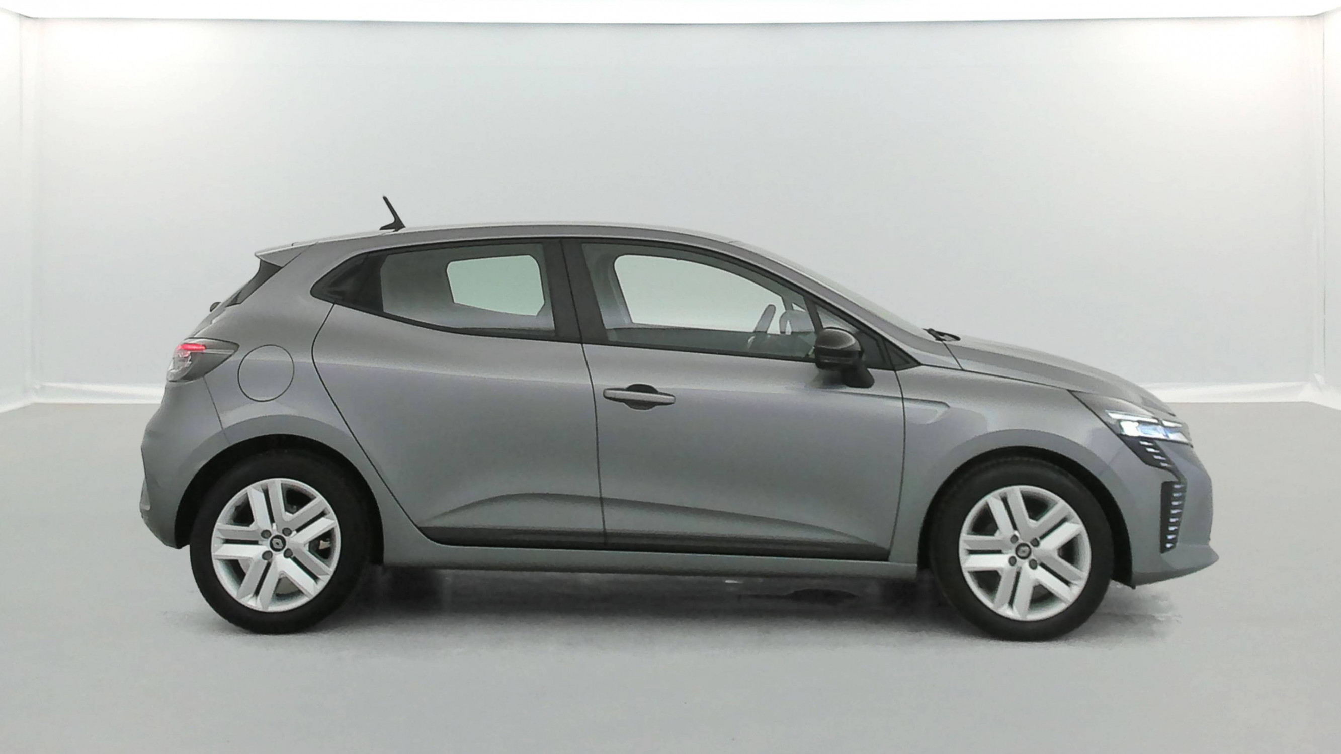 Vente en ligne Renault Clio 5 Clio TCe 90 au prix de 15 400 €