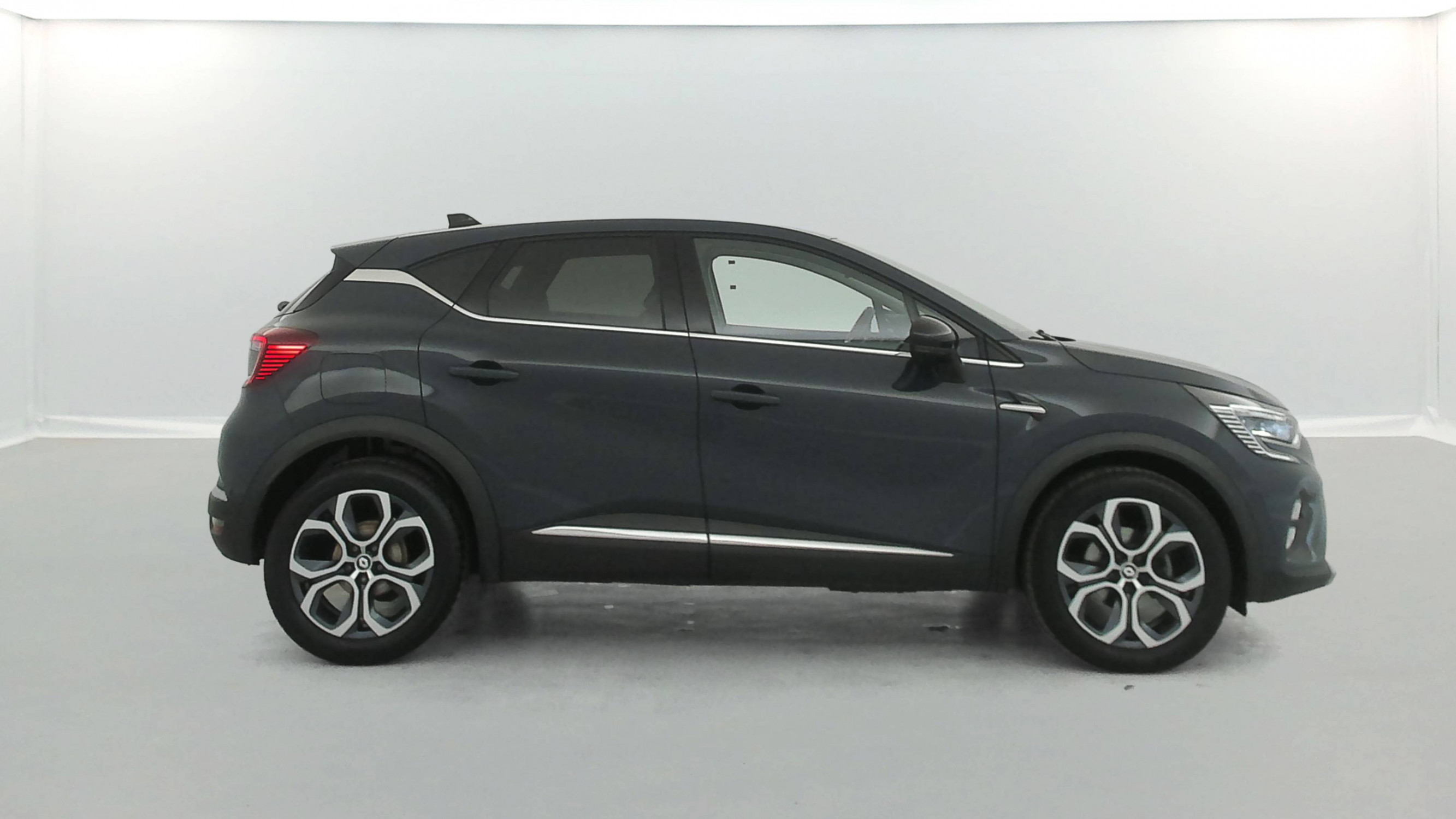 Vente en ligne Renault Captur  mild hybrid 160 EDC au prix de 20 490 €
