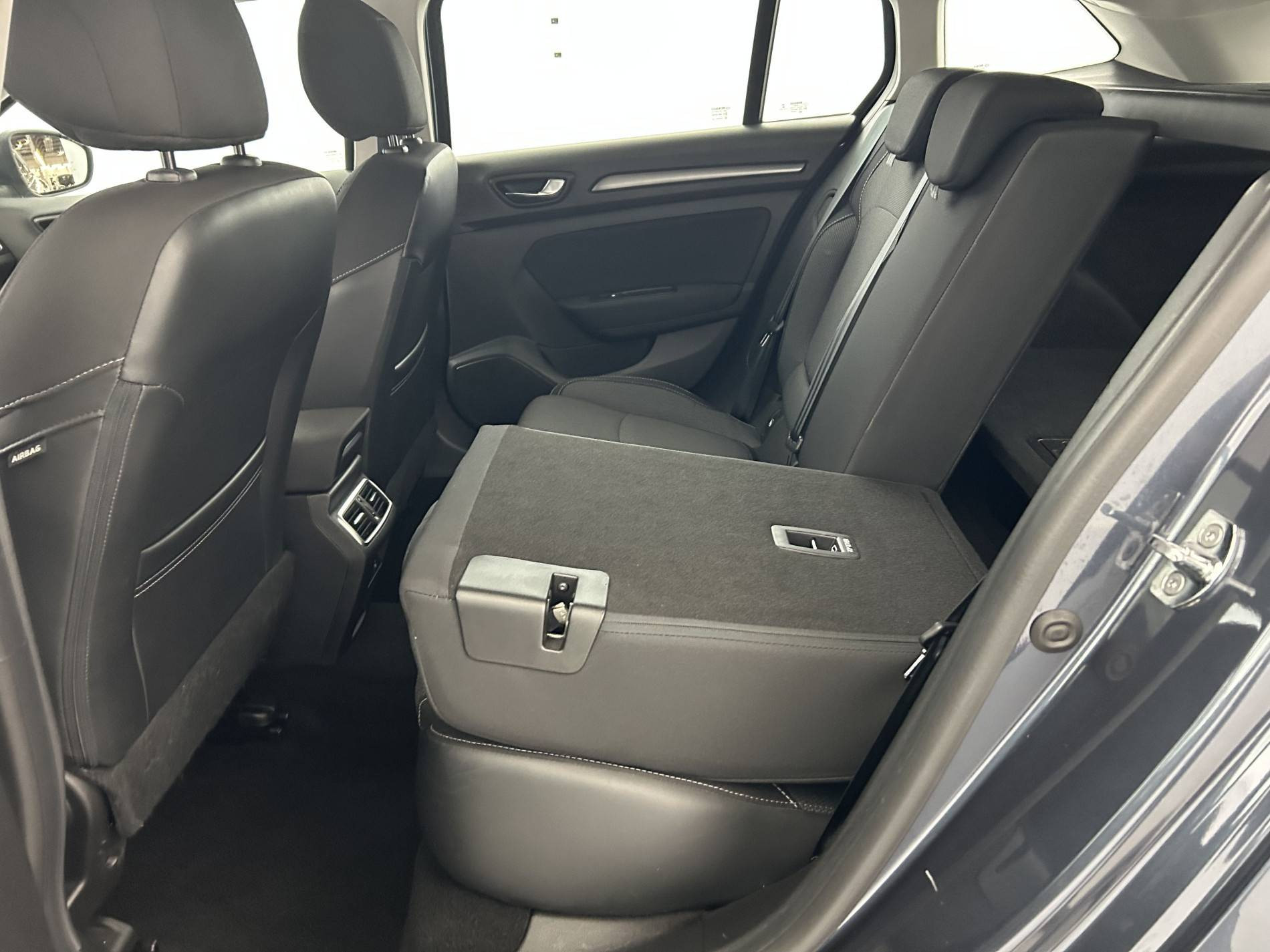 Vente en ligne Renault Megane 4 Estate  TCe 140 au prix de 15 490 €