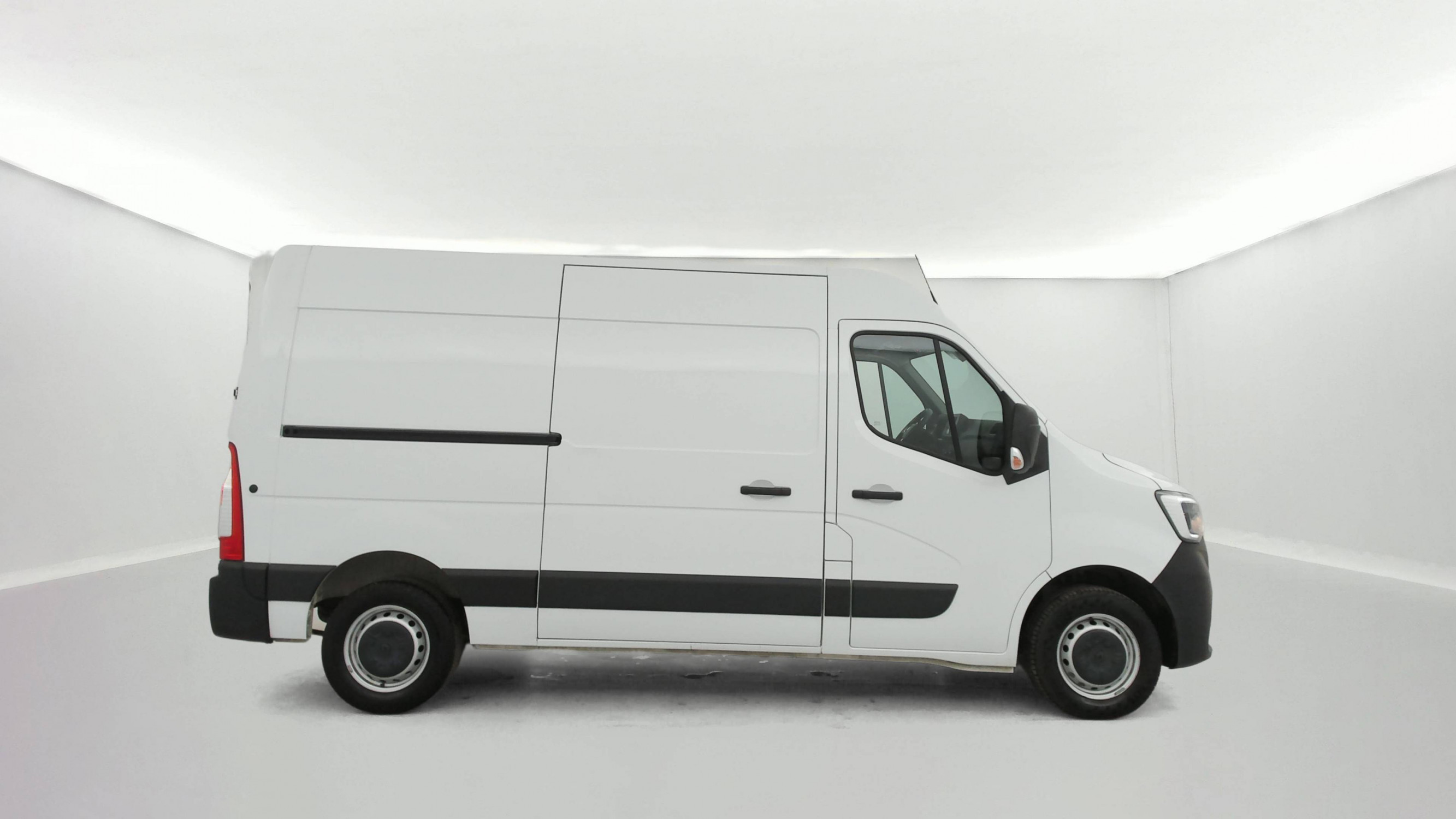 Vente en ligne Renault Master Fourgon MASTER FGN TRAC F3500 L2H2 BLUE DCI 135 au prix de 23 990 €