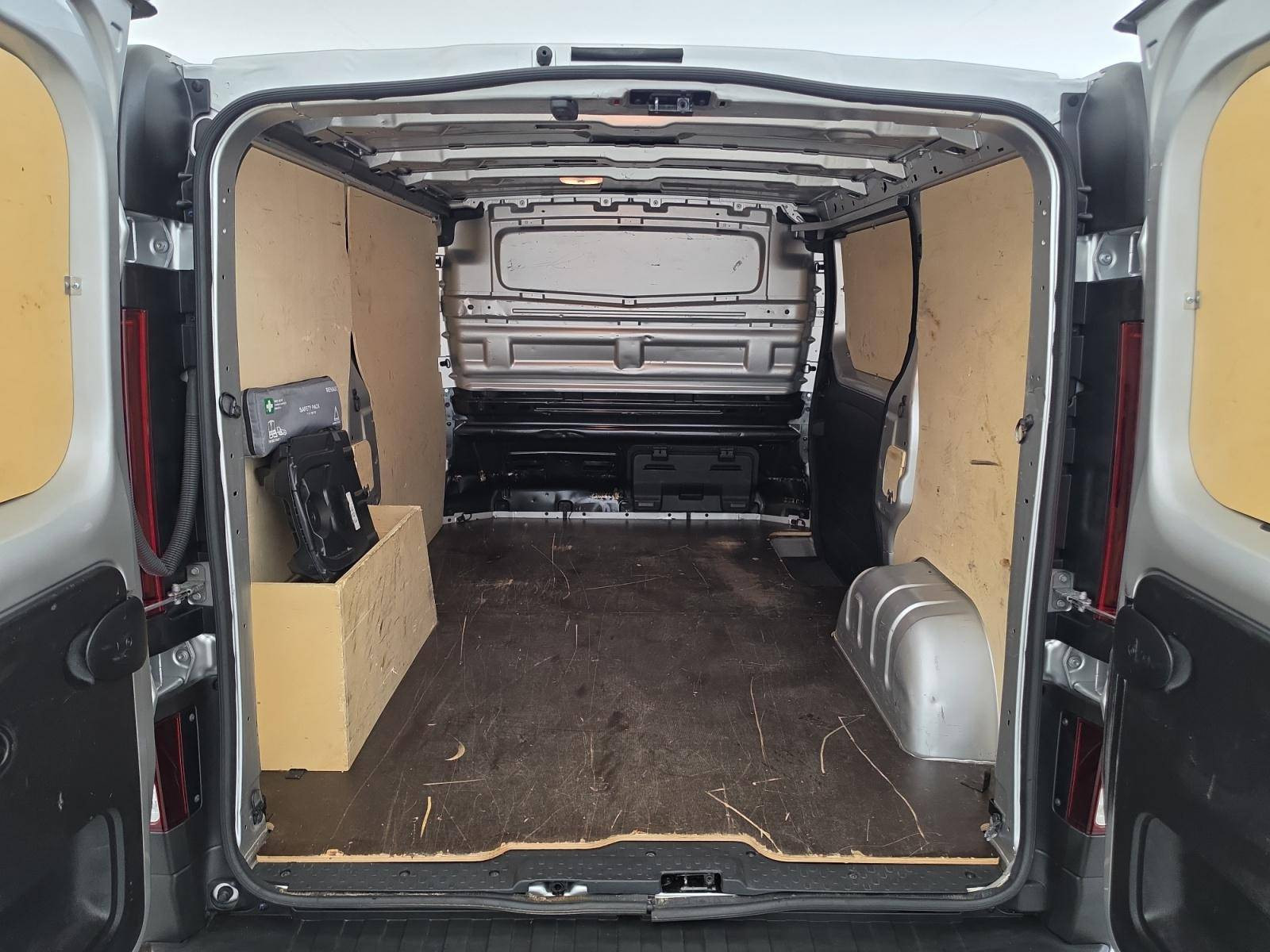 Vente en ligne Renault Trafic 3 Fourgon TRAFIC FGN L1H1 1000 KG DCI 120 au prix de 17 990 €