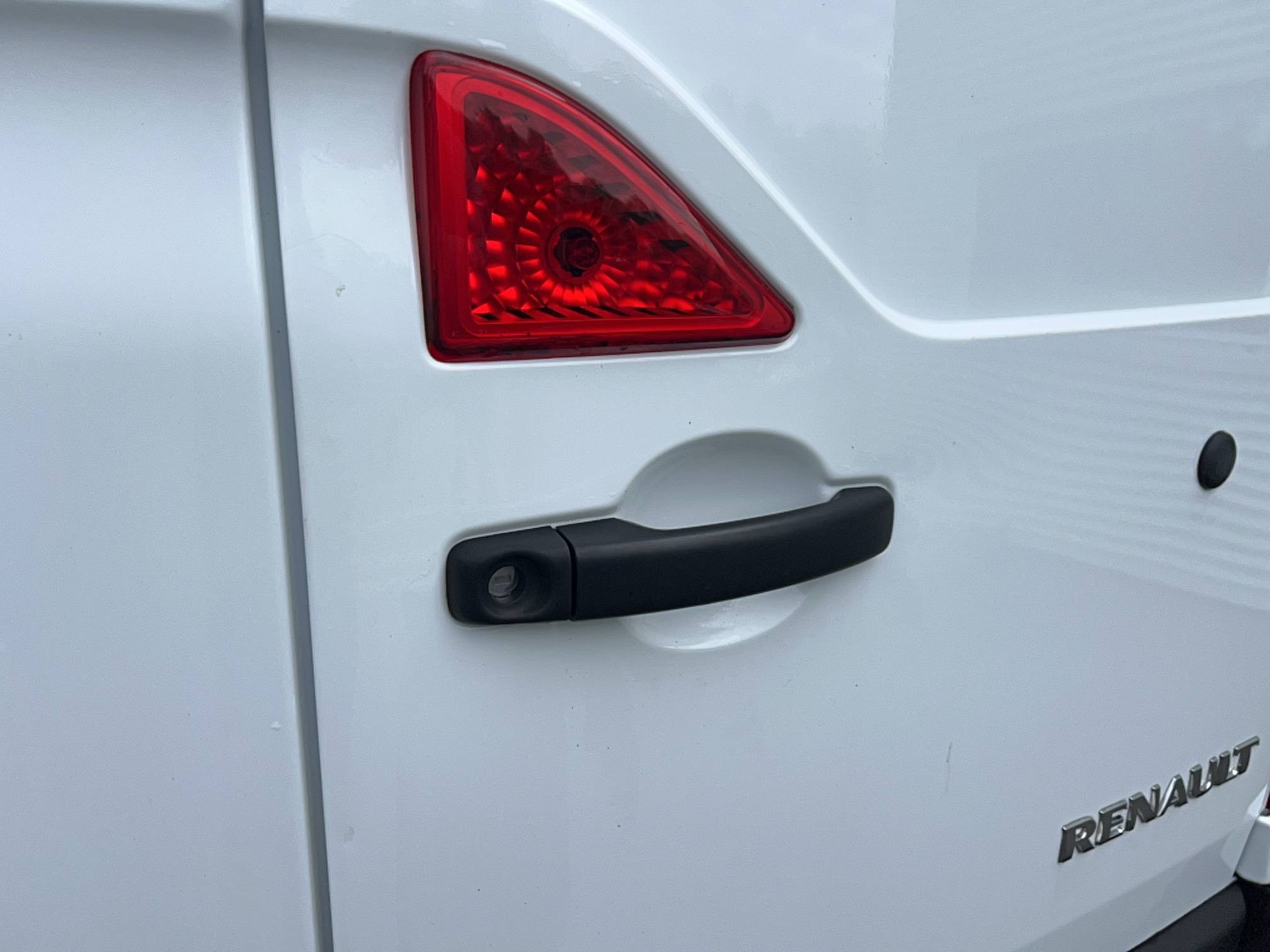 Vente en ligne Renault Master Fourgon MASTER FGN TRAC F3500 L2H2 BLUE DCI 135 au prix de 22 990 €