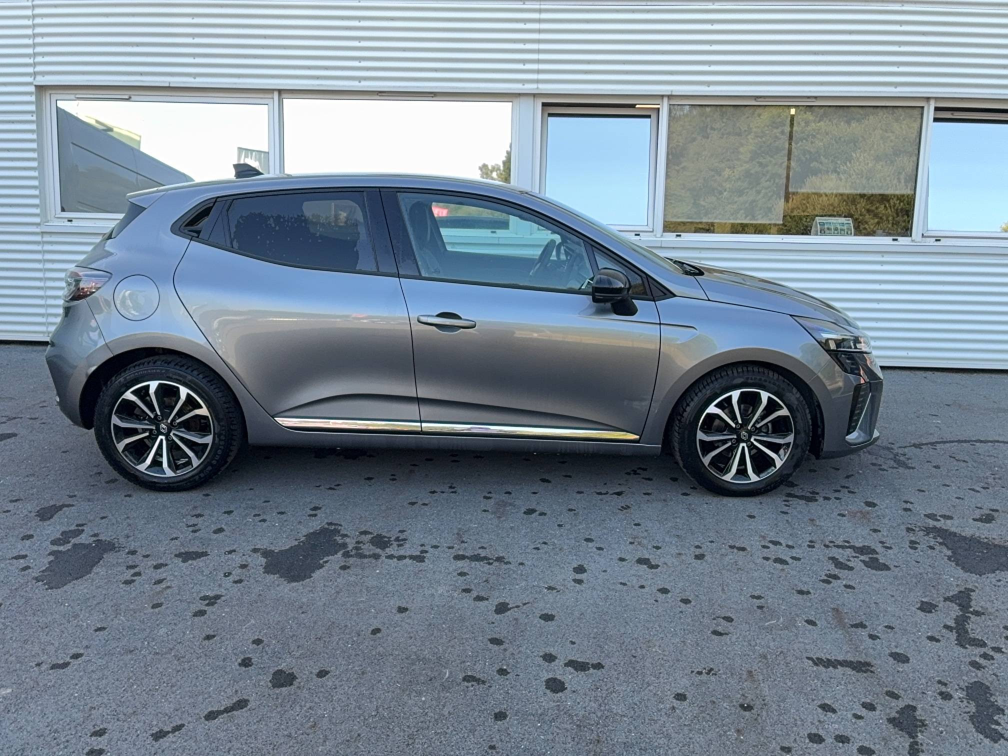 Vente en ligne Renault Clio 5 Clio TCe 90 au prix de 15 990 €