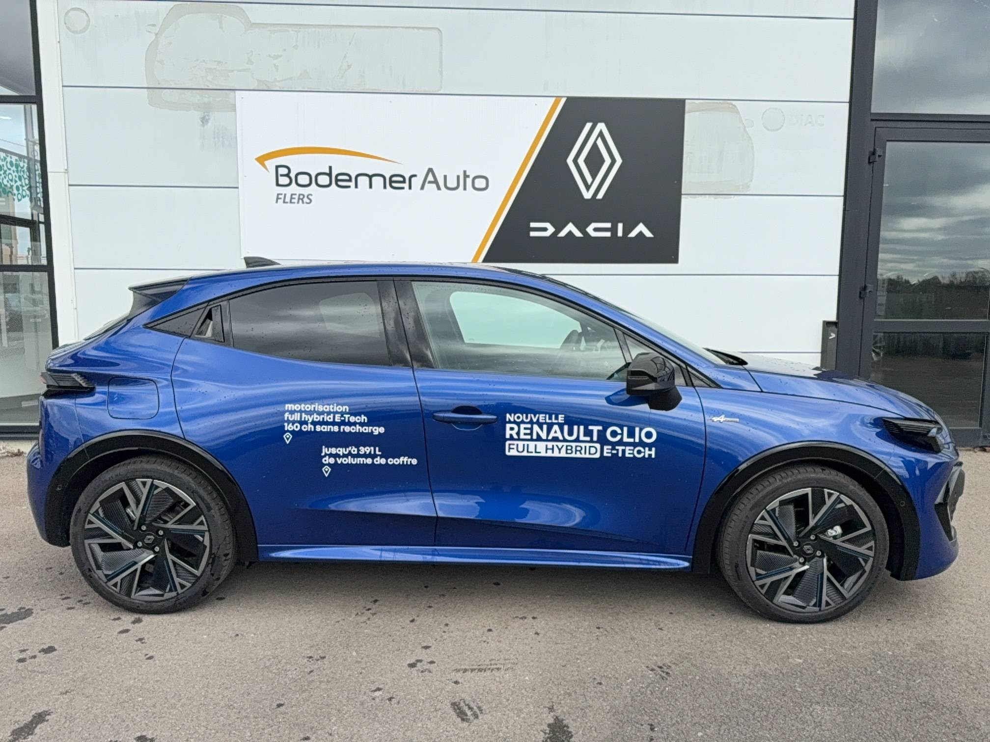 Vente en ligne Renault Clio 6 Clio E-Tech full hybrid 160 ch au prix de 28 980 €