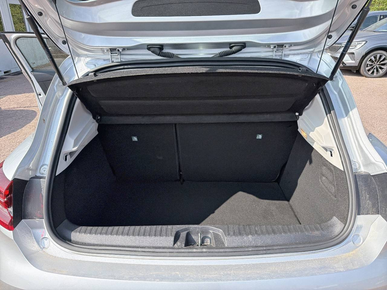 Vente en ligne Renault Clio 5 Clio E-Tech 140 - 21N au prix de 13 990 €