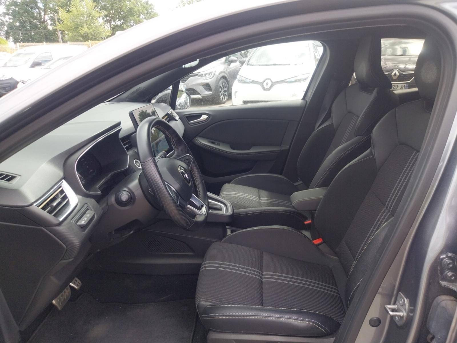 Vente en ligne Renault Clio 5 Clio E-Tech full hybrid 145 au prix de 17 990 €