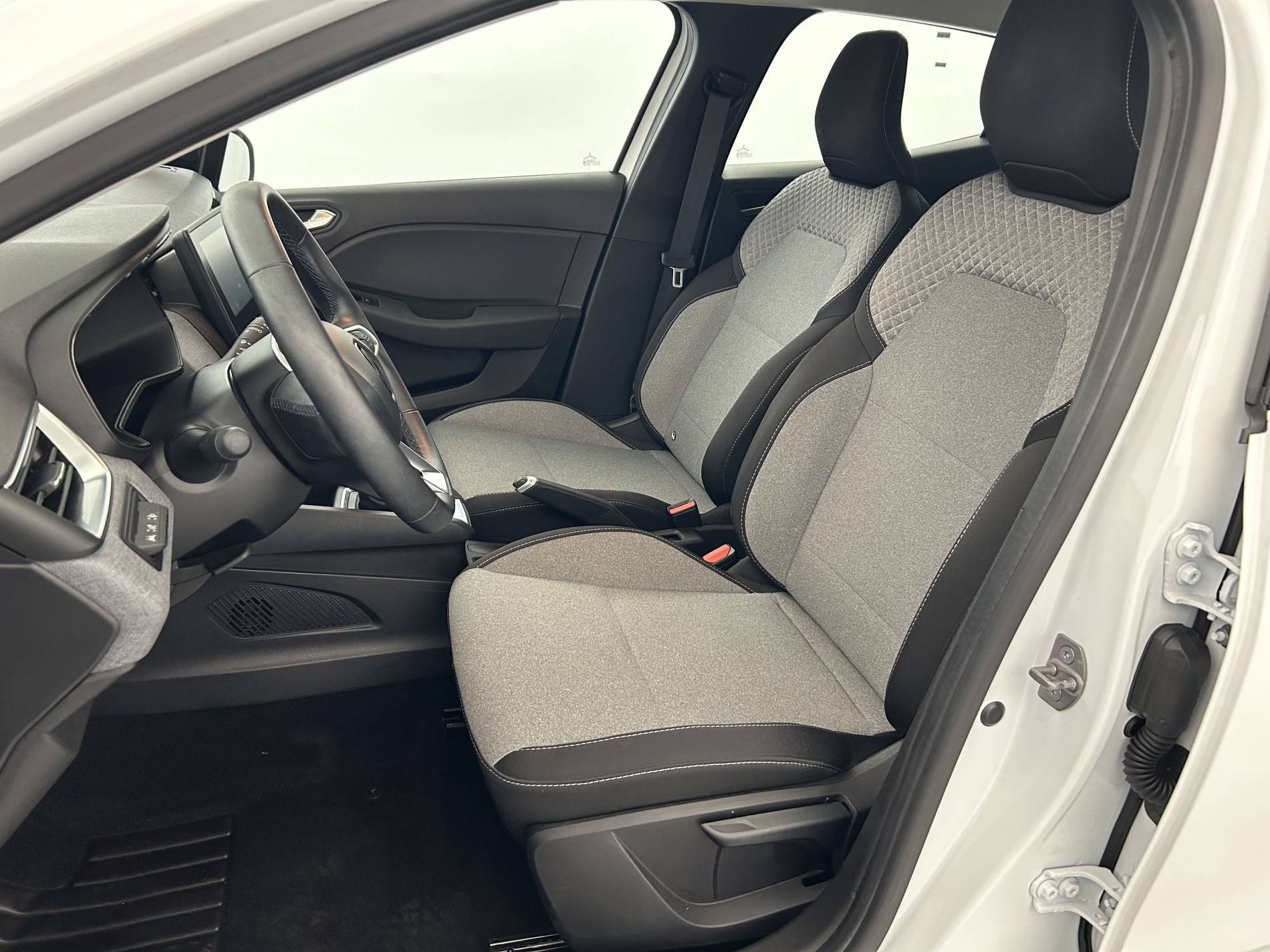 Vente en ligne Renault Clio 5 Clio E-Tech full hybrid 145 au prix de 18 290 €