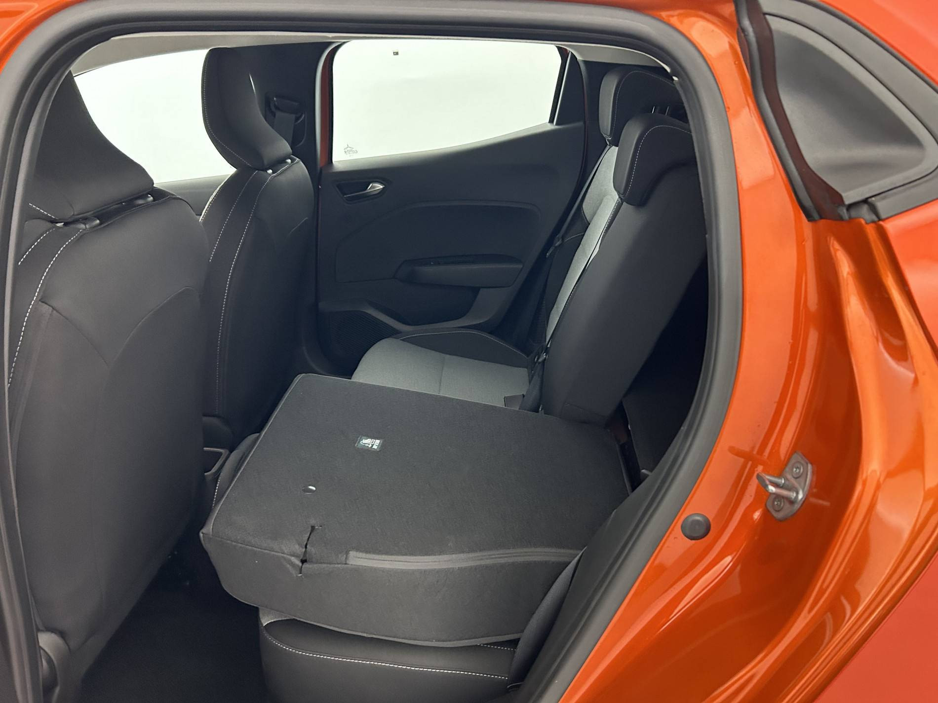 Vente en ligne Renault Clio 5 Clio E-Tech full hybrid 145 ch GSR2 au prix de 20 890 €