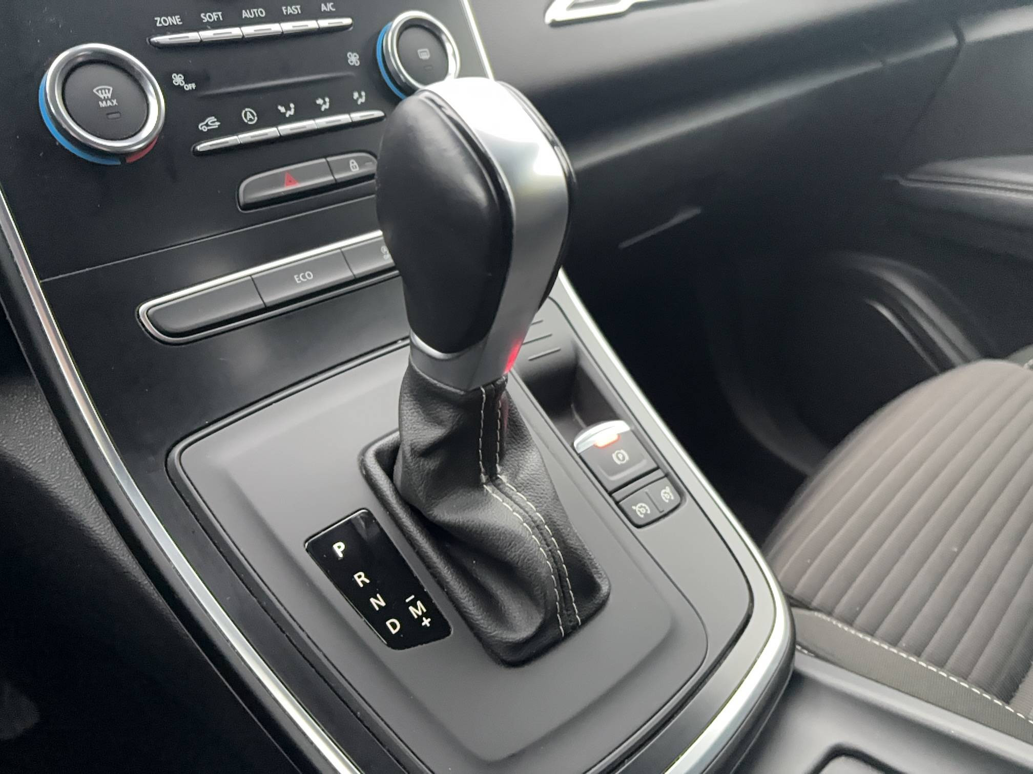 Vente en ligne Renault Grand Scenic 4 Grand Scenic TCe 140 FAP EDC - 21 au prix de 16 690 €